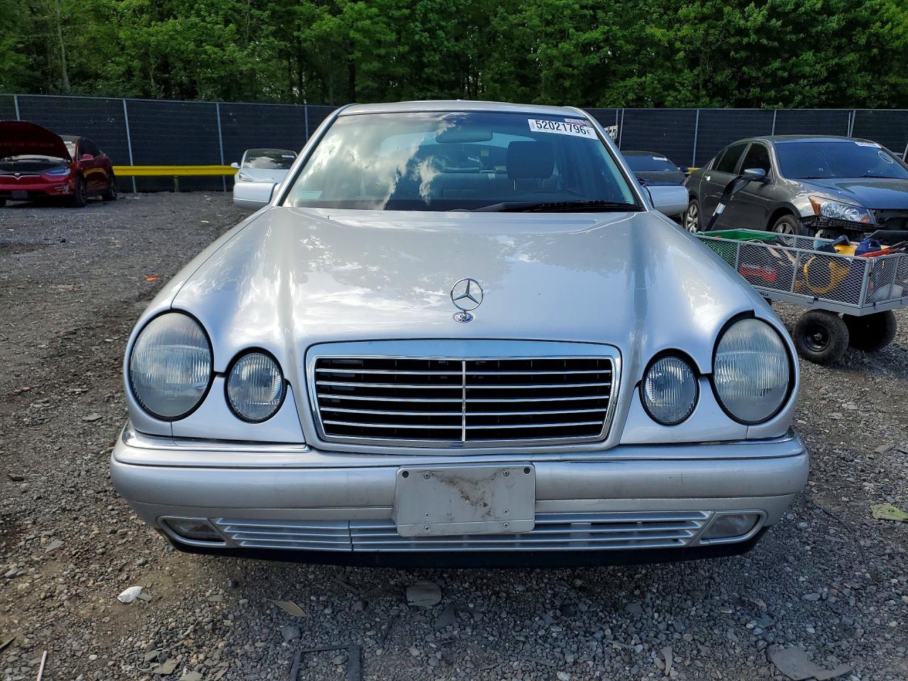 1999 Mercedes-benz E 300td Silver vin: WDBJF25H5XA904152
