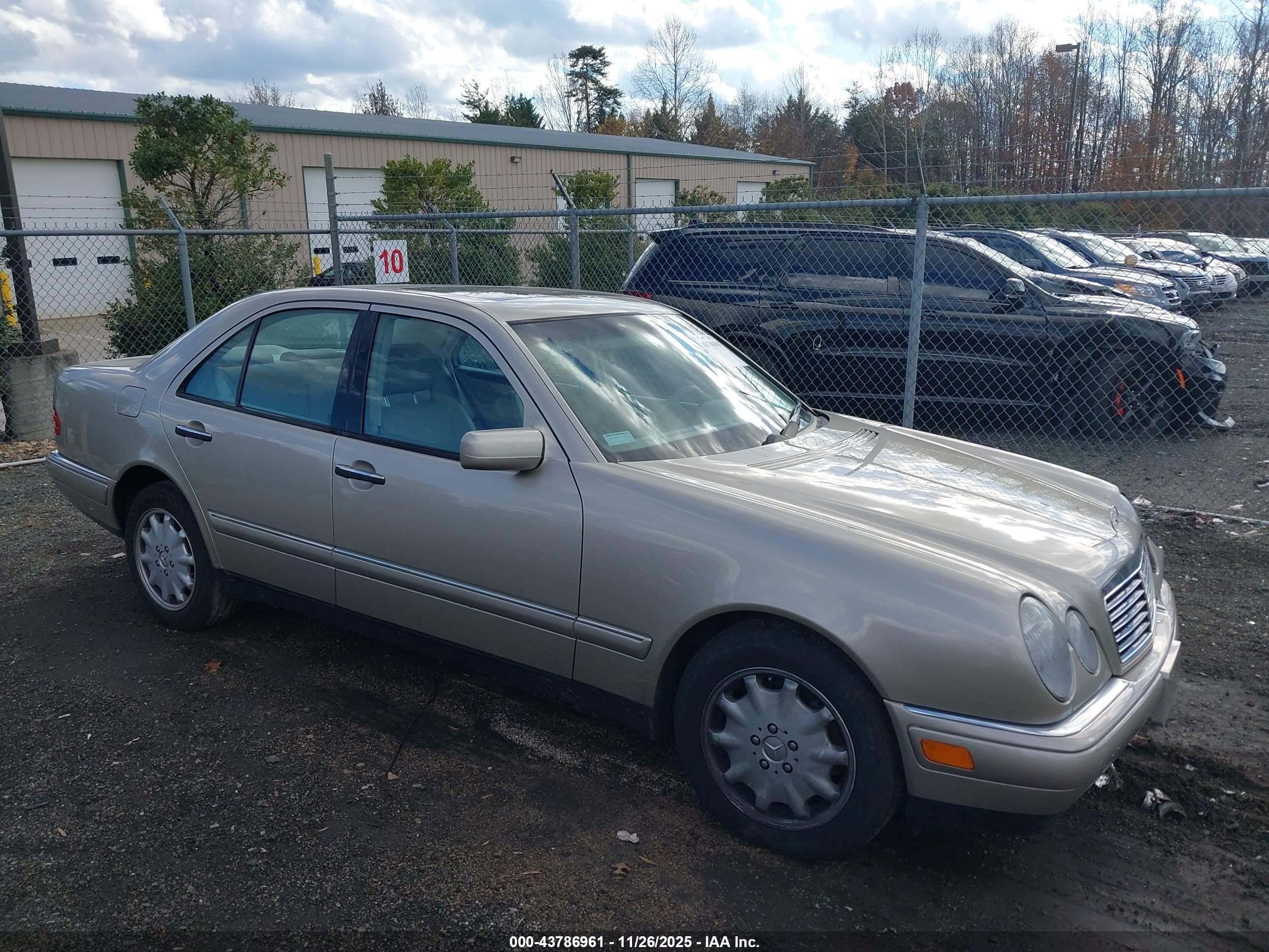 1999 Mercedes-benz E 300 Diesel   Beige vin: WDBJF25H6XA883568