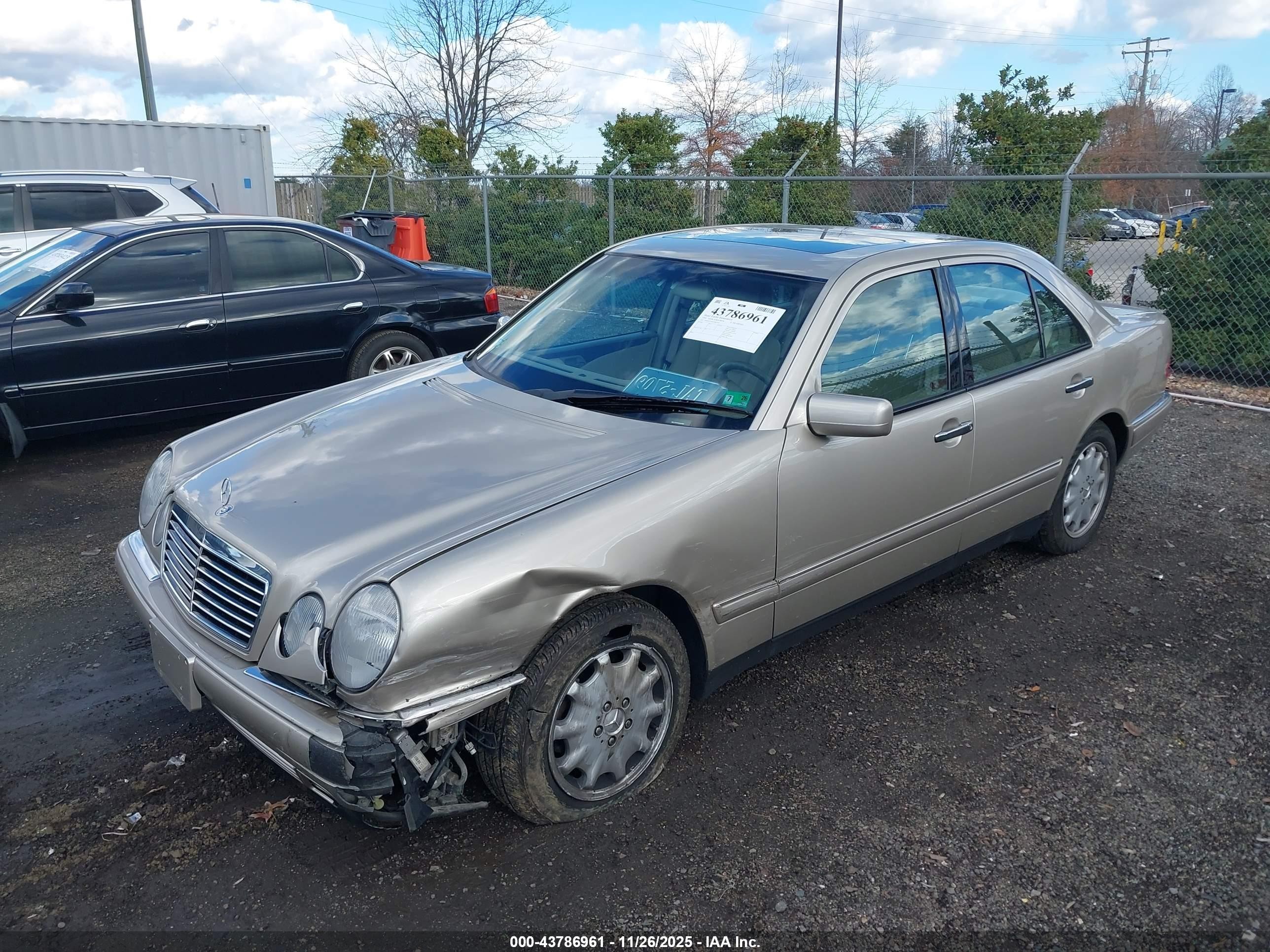 1999 Mercedes-benz E 300 Diesel   Beige vin: WDBJF25H6XA883568