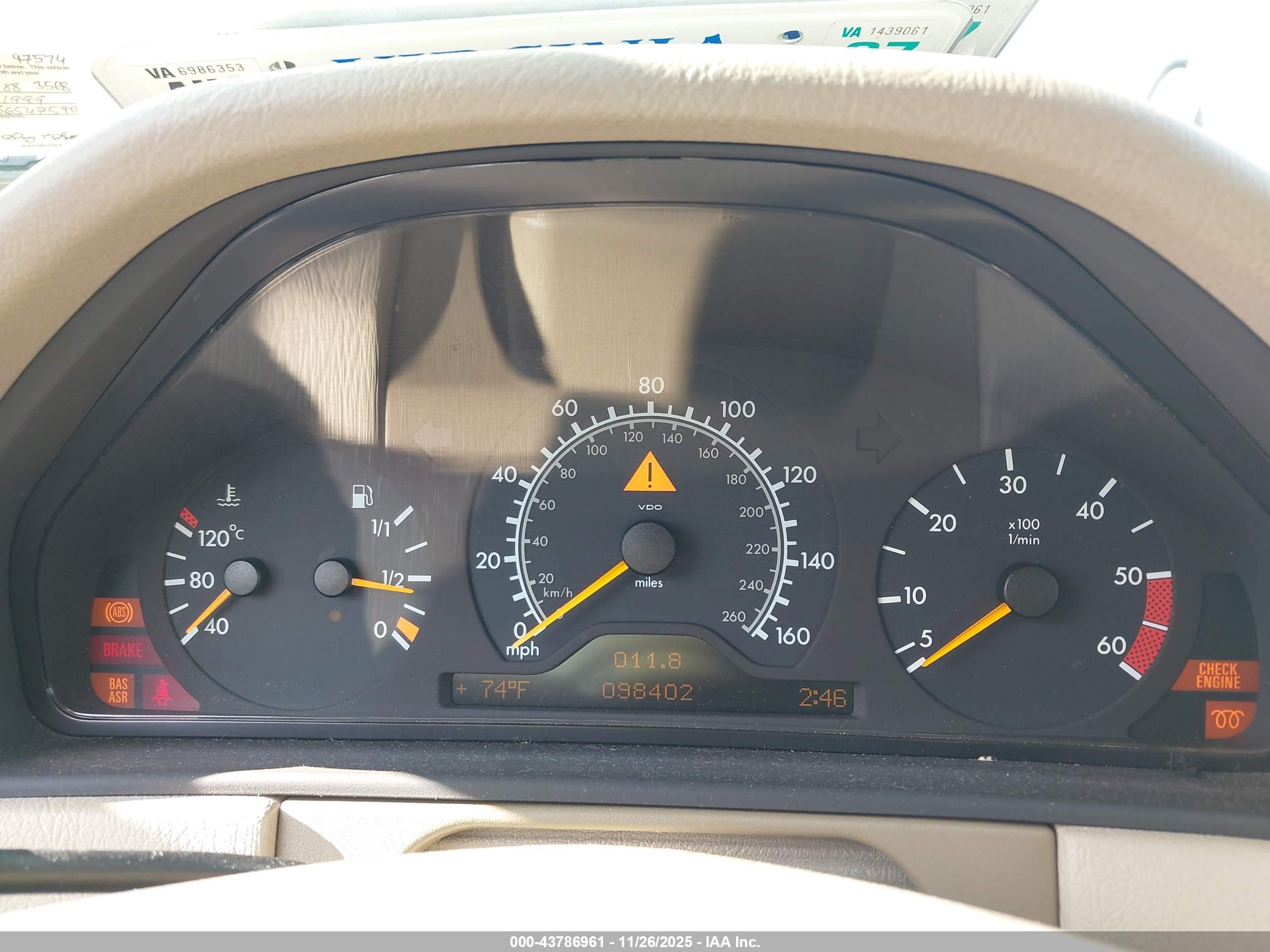 1999 Mercedes-benz E 300 Diesel   Beige vin: WDBJF25H6XA883568