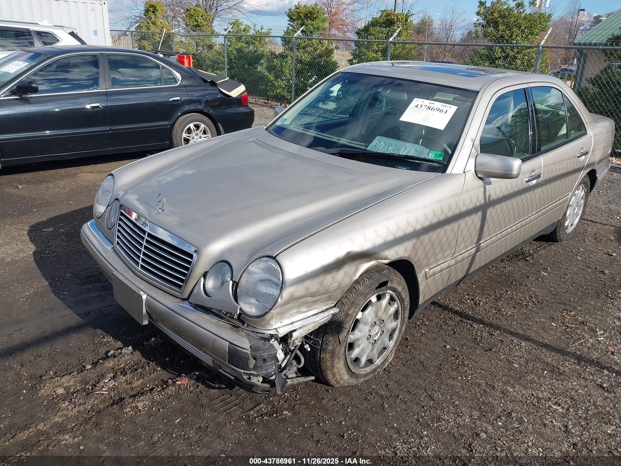 1999 Mercedes-benz E 300 Diesel   Beige vin: WDBJF25H6XA883568