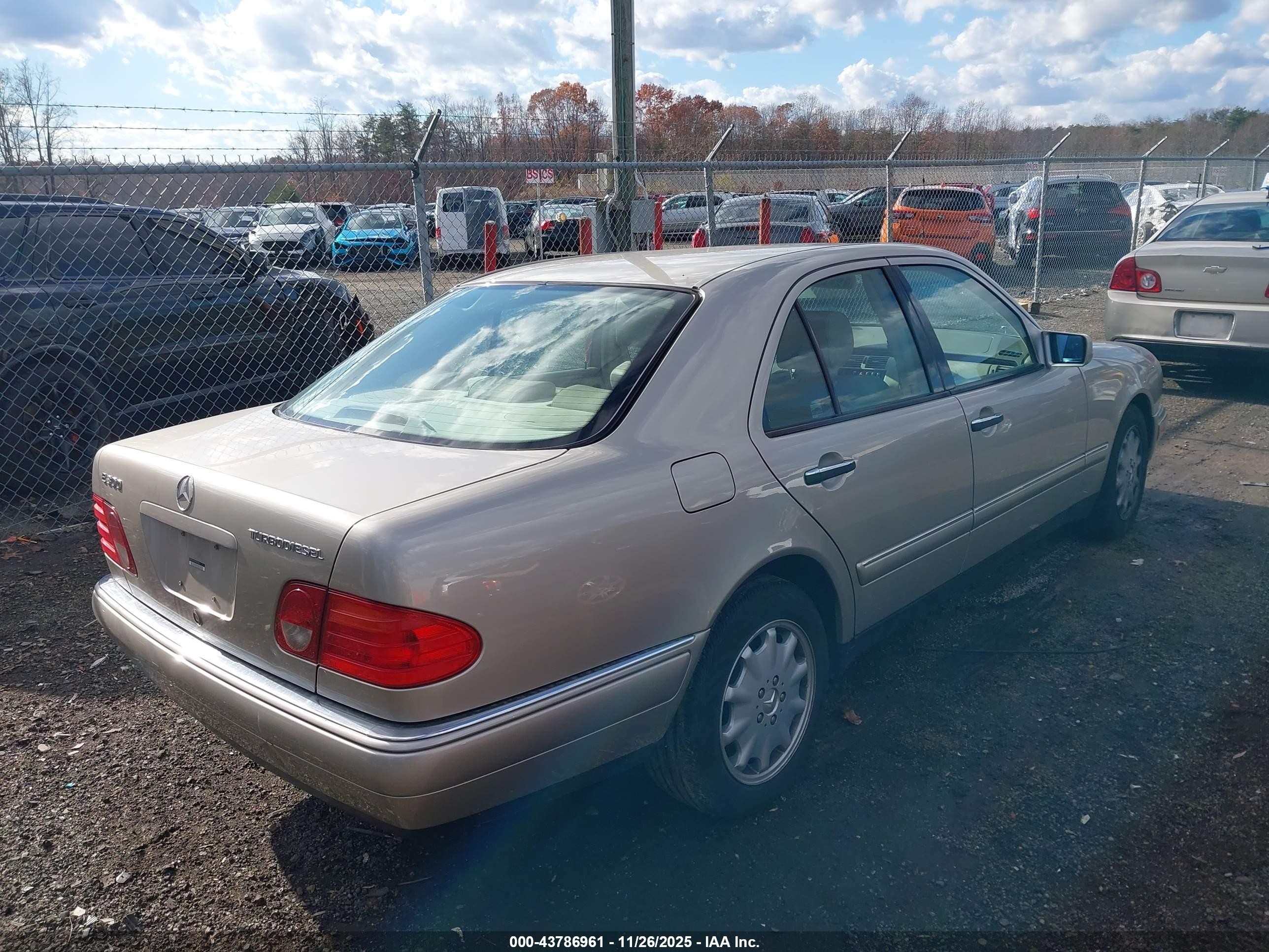 1999 Mercedes-benz E 300 Diesel   Beige vin: WDBJF25H6XA883568