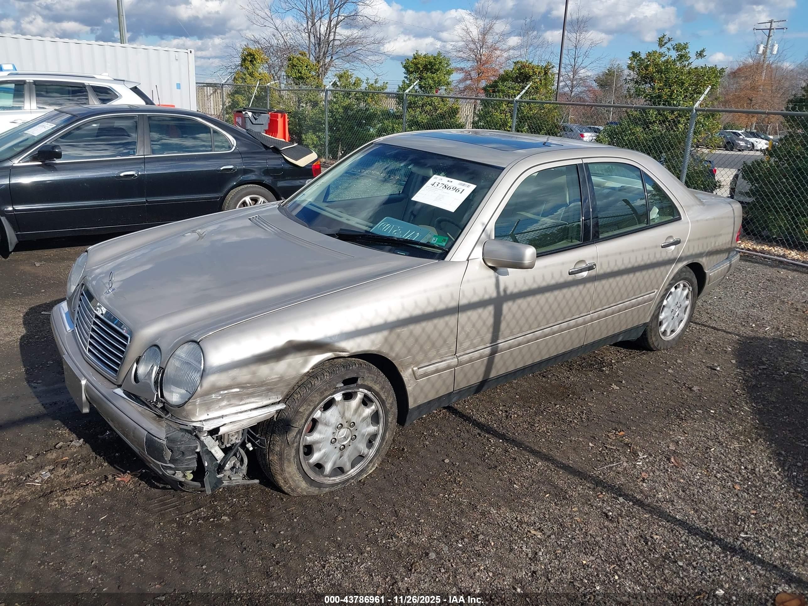 1999 Mercedes-benz E 300 Diesel   Beige vin: WDBJF25H6XA883568