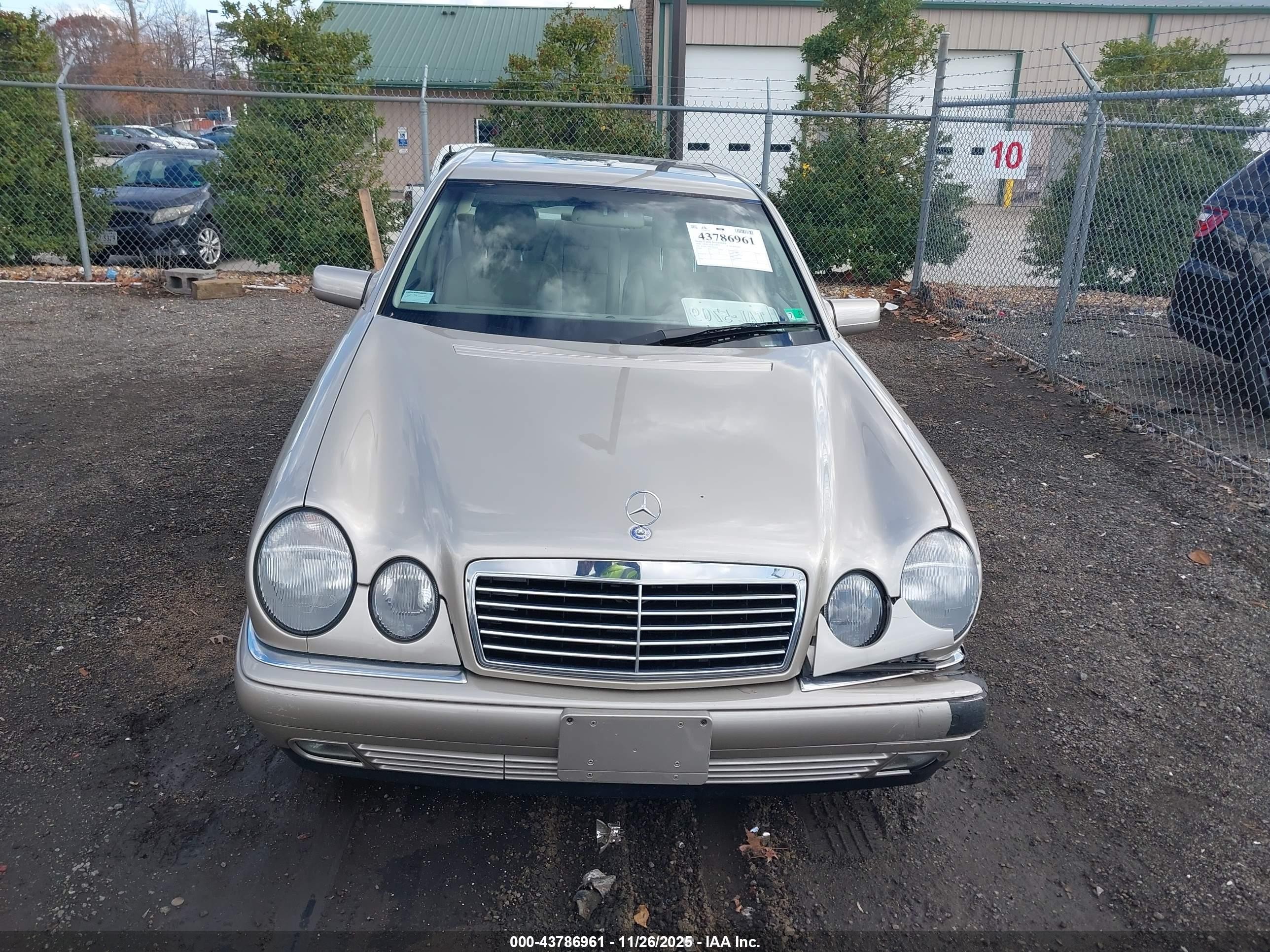 1999 Mercedes-benz E 300 Diesel   Beige vin: WDBJF25H6XA883568