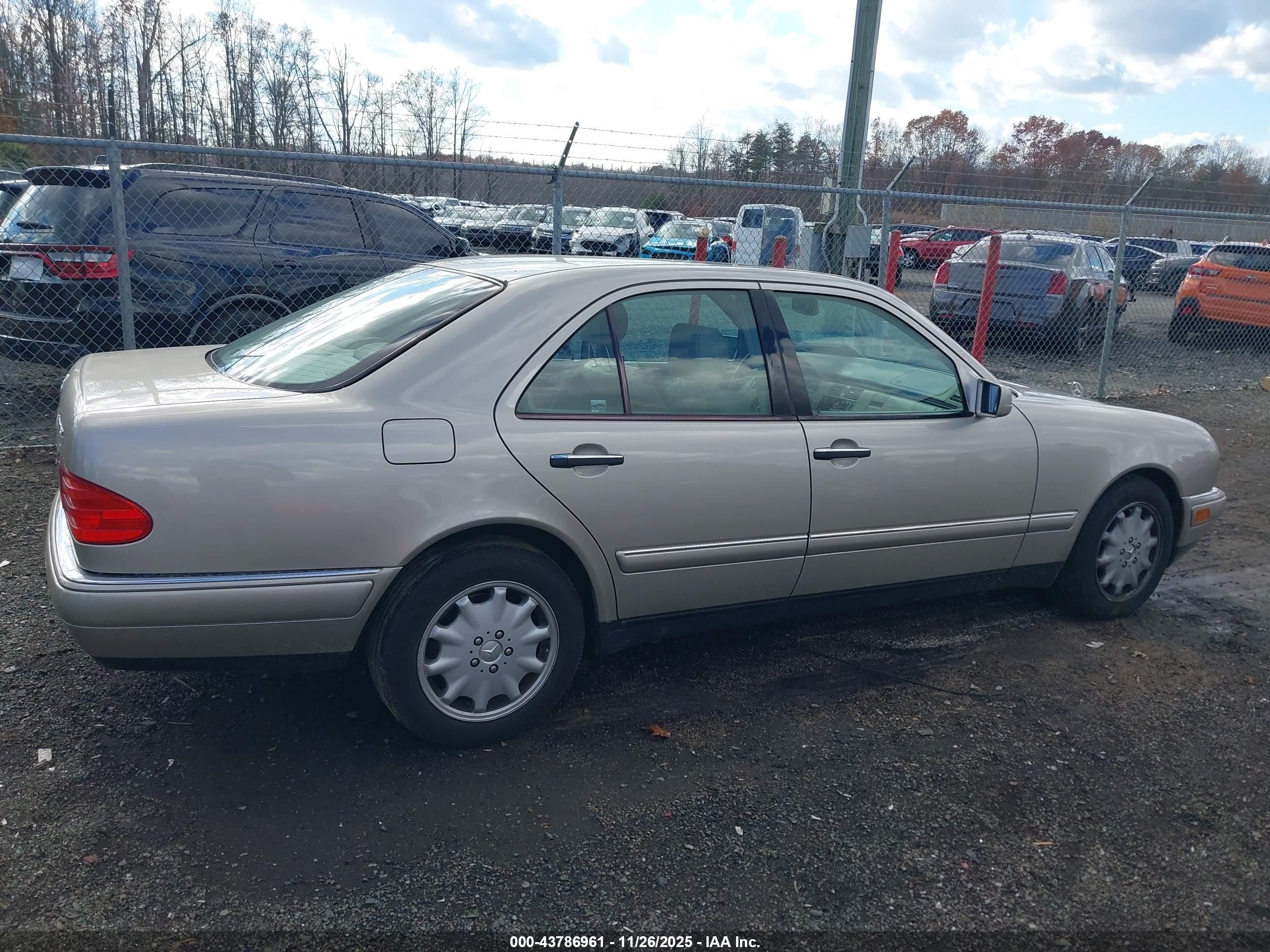 1999 Mercedes-benz E 300 Diesel   Beige vin: WDBJF25H6XA883568