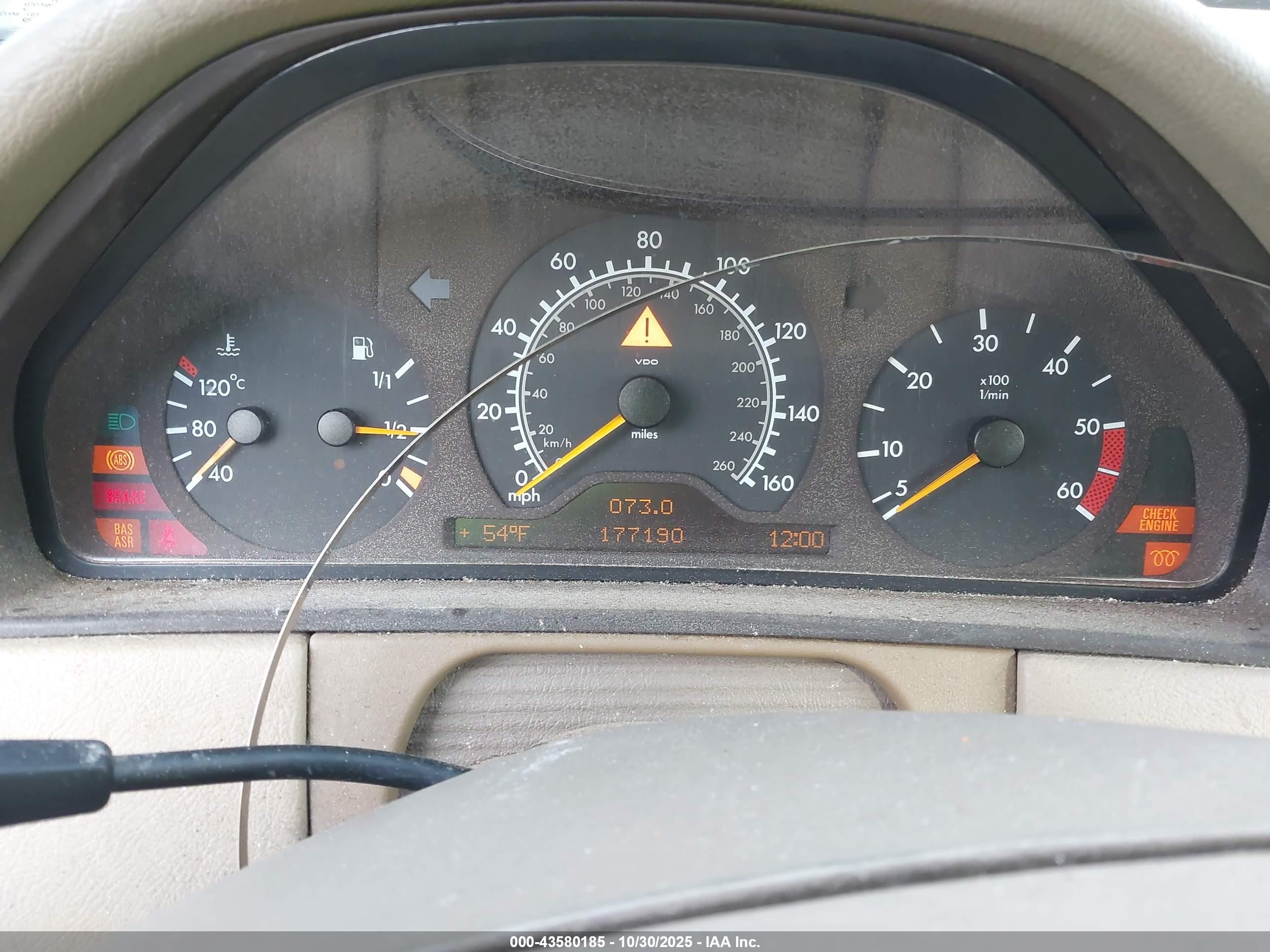 1999 Mercedes-benz E 300 Diesel   Black vin: WDBJF25H6XA921817