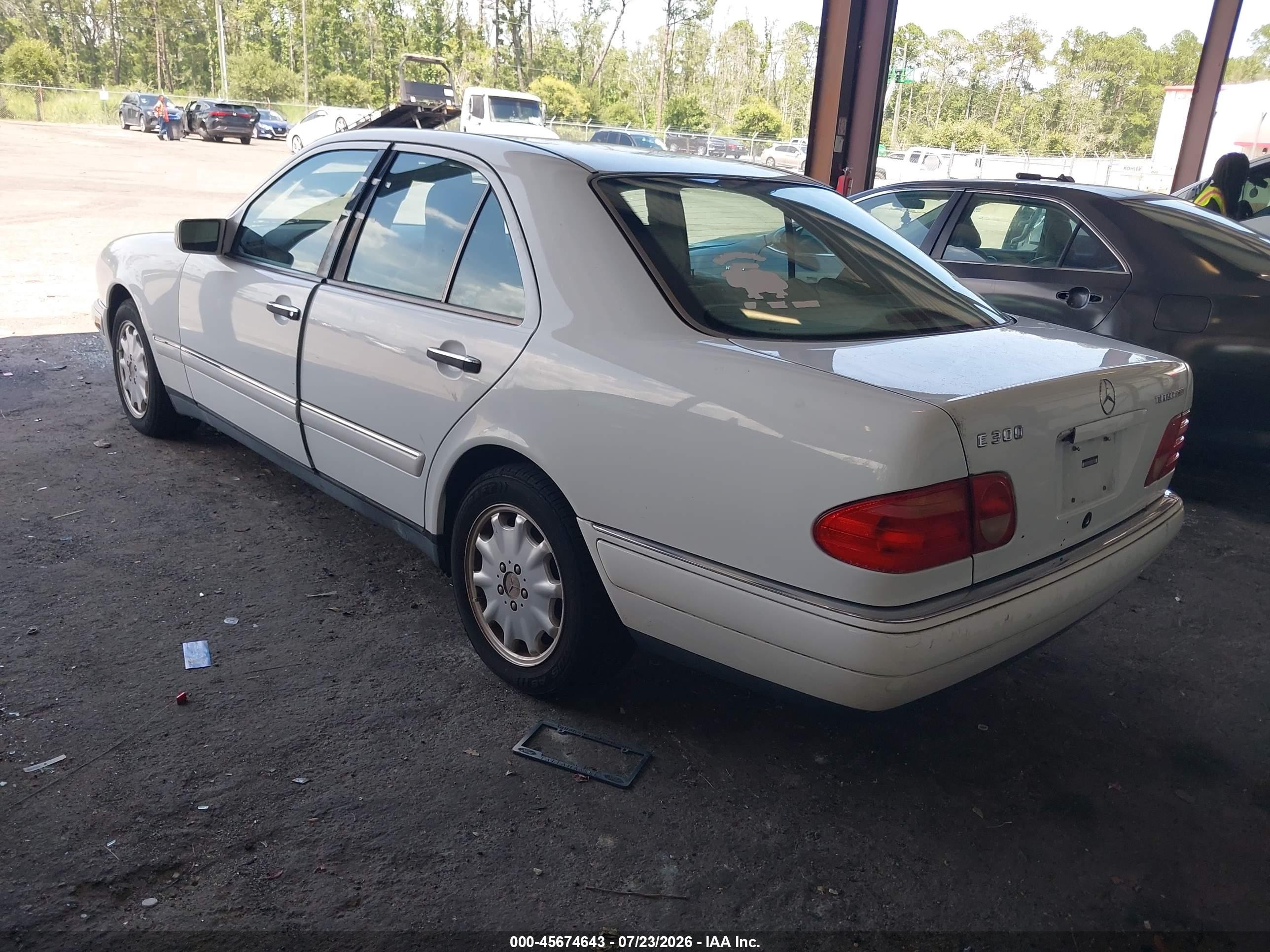 1999 Mercedes-benz E 300 Diesel   White vin: WDBJF25H8XA771242