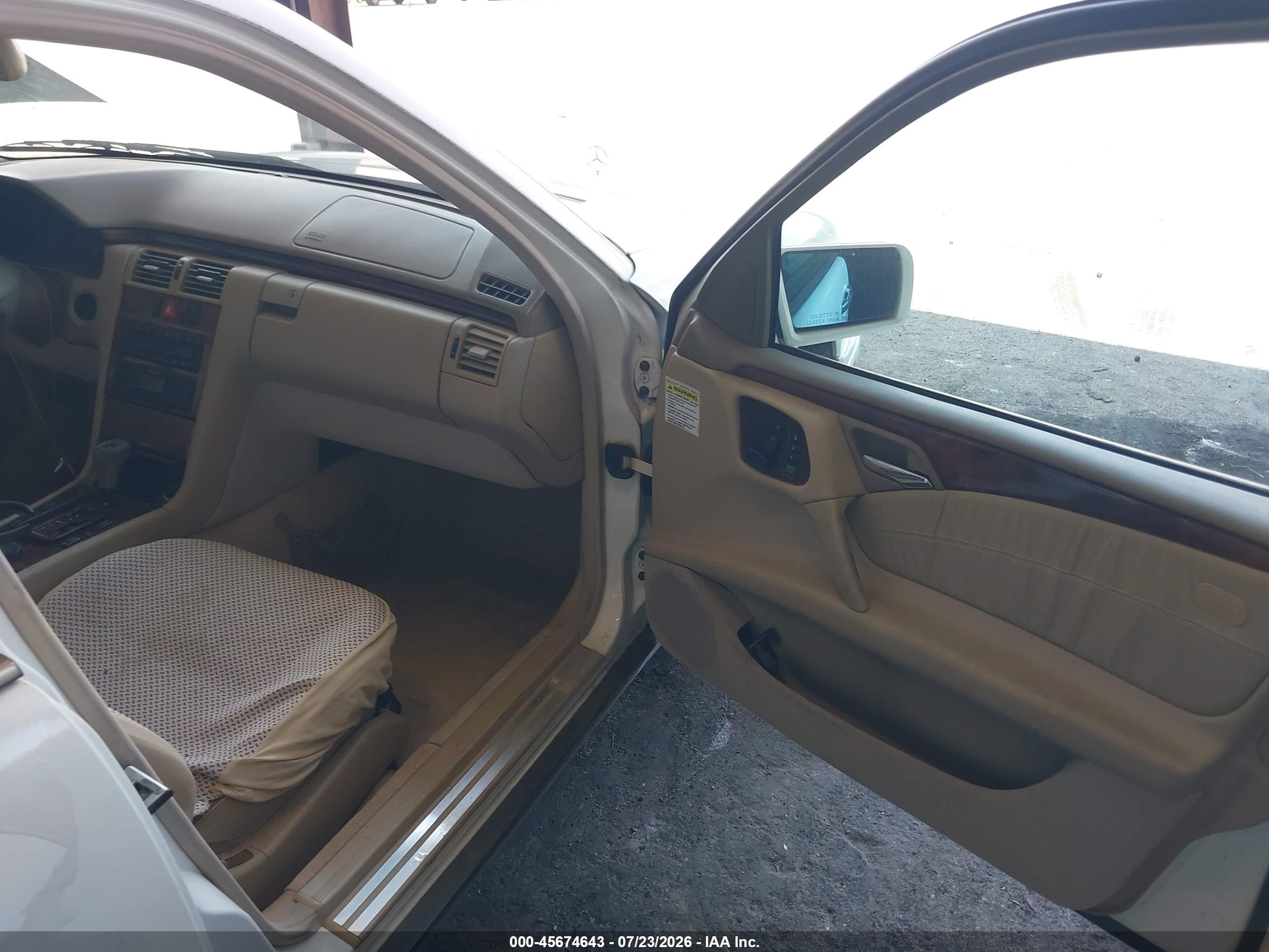 1999 Mercedes-benz E 300 Diesel   White vin: WDBJF25H8XA771242