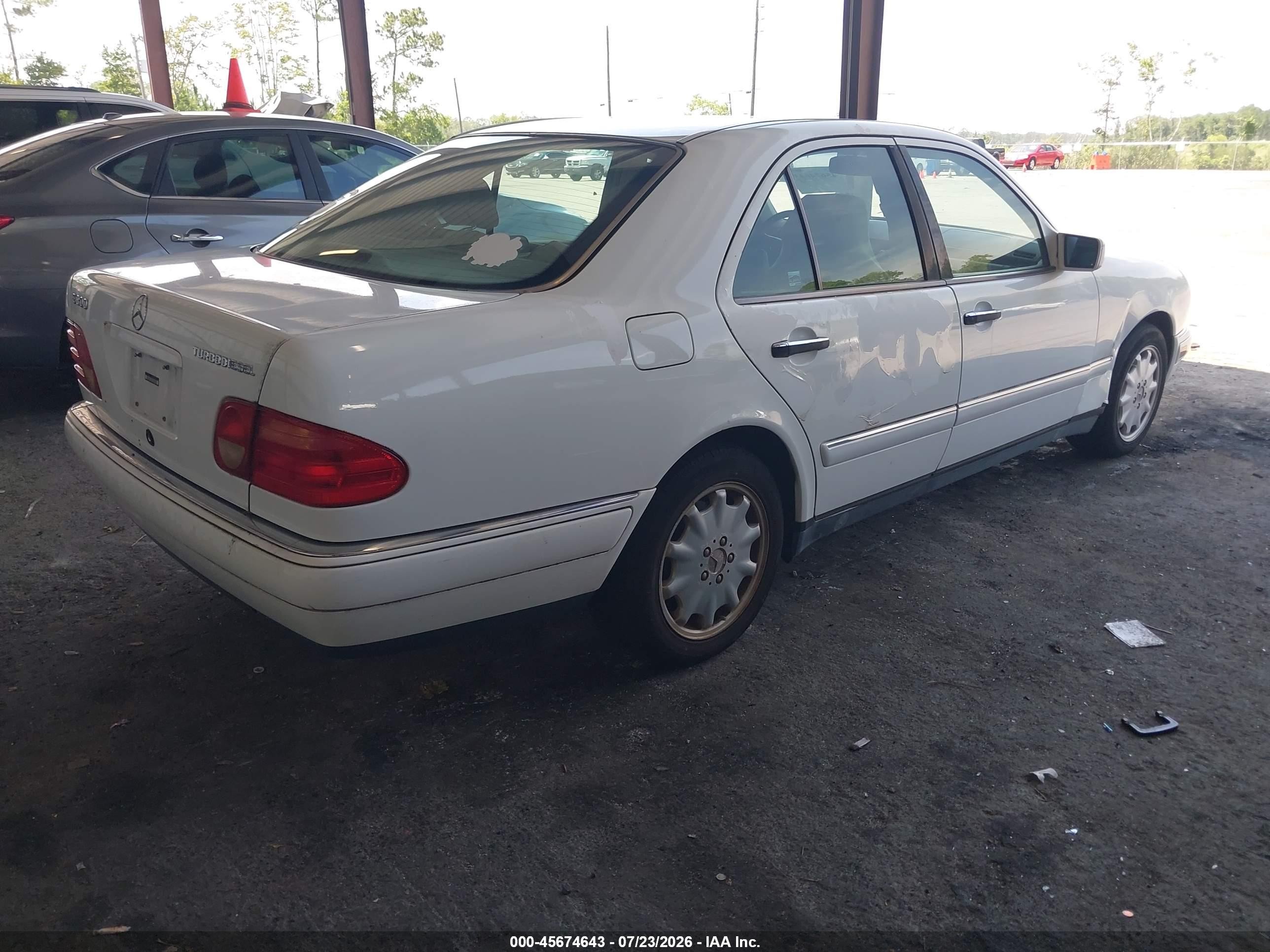 1999 Mercedes-benz E 300 Diesel   White vin: WDBJF25H8XA771242