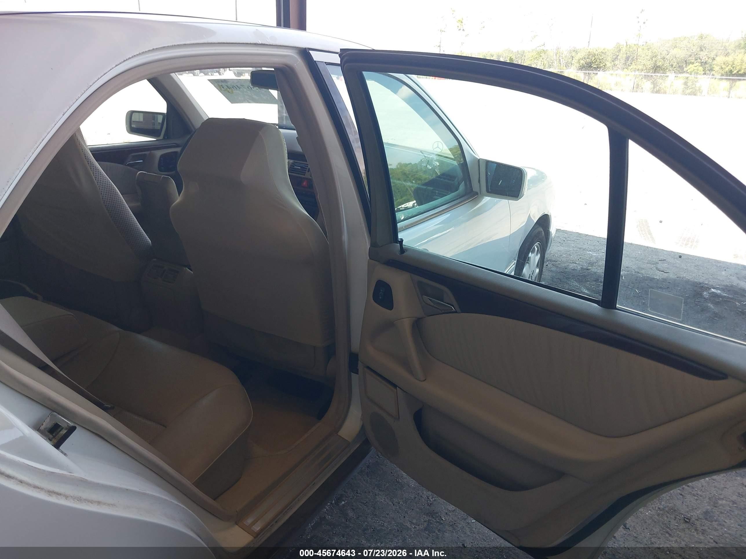 1999 Mercedes-benz E 300 Diesel   White vin: WDBJF25H8XA771242