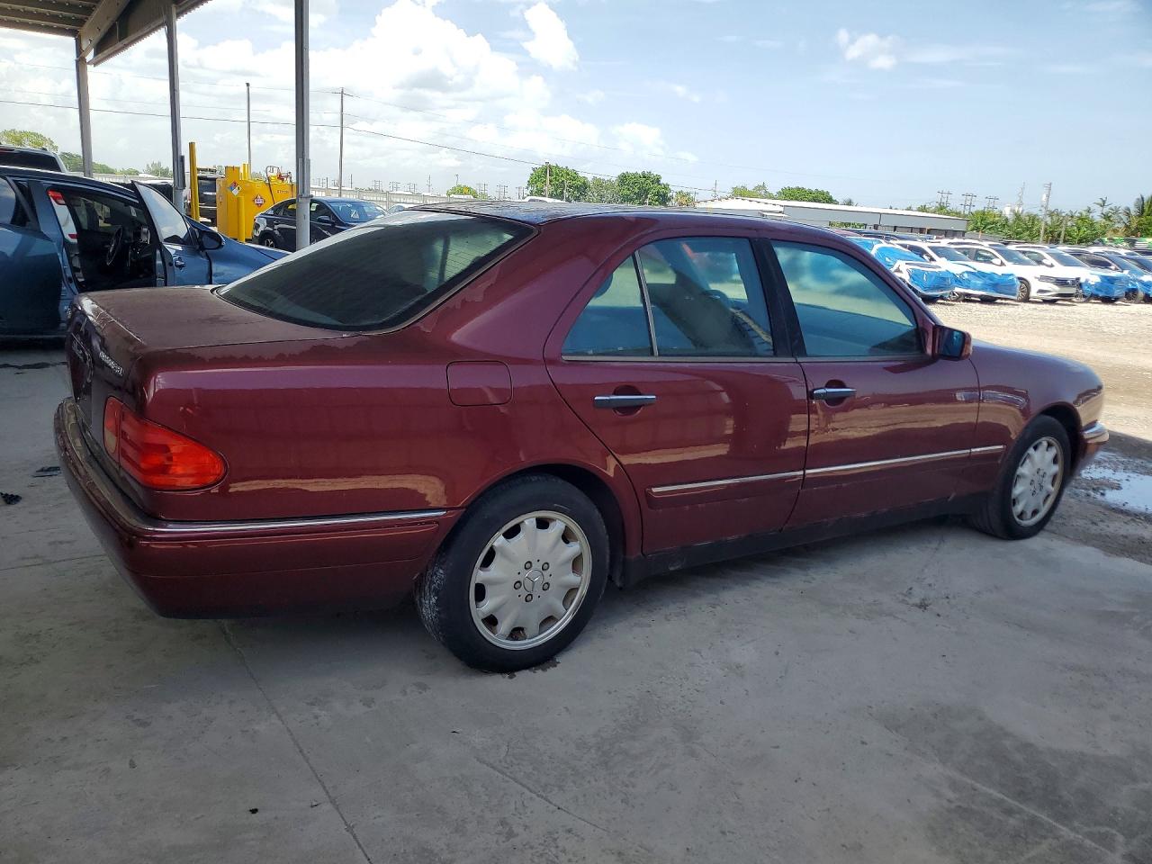 1999 Mercedes-benz E 300td Темно-бордовый vin: WDBJF25H8XA825025