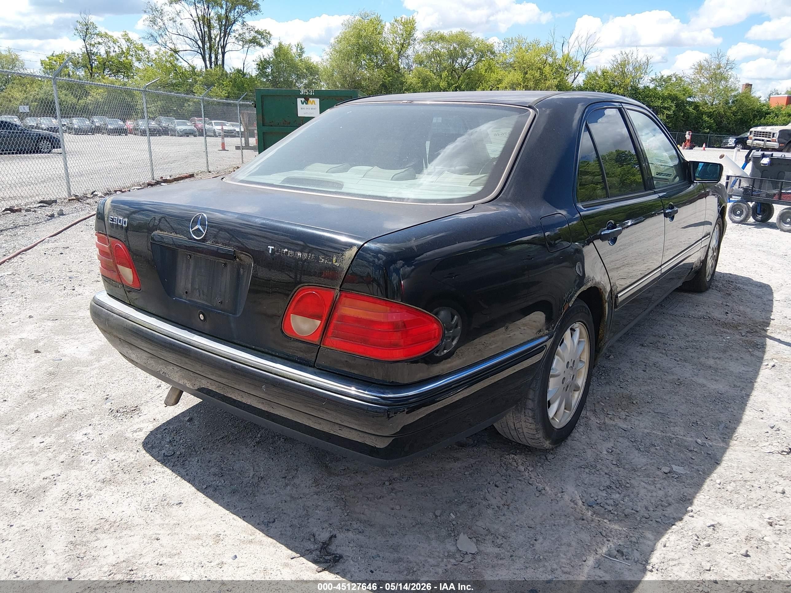 1999 Mercedes-benz E 300 Diesel   Black vin: WDBJF25H8XA913301