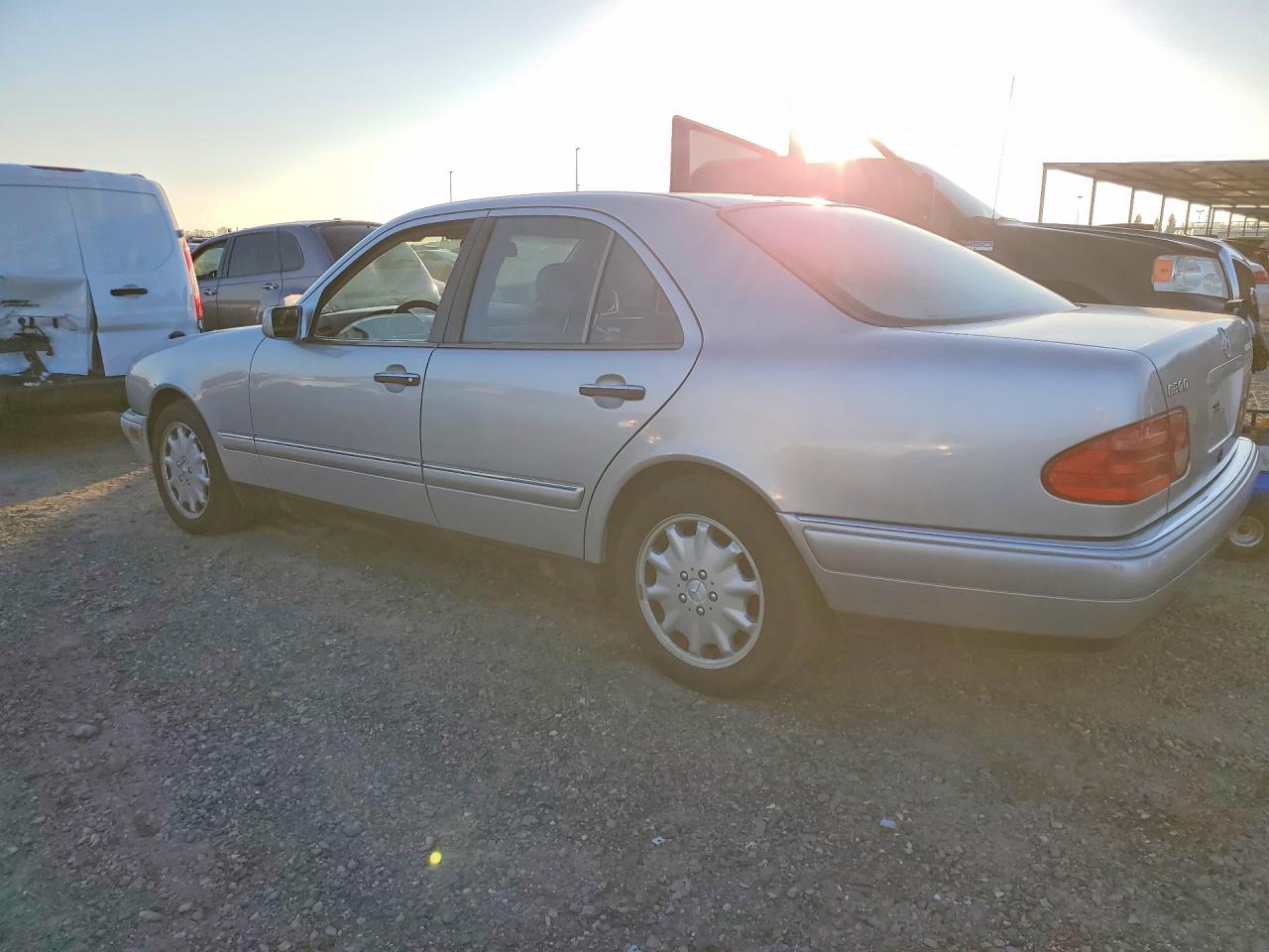 1999 Mercedes-benz E 300td Серебряный vin: WDBJF25H9XA815703