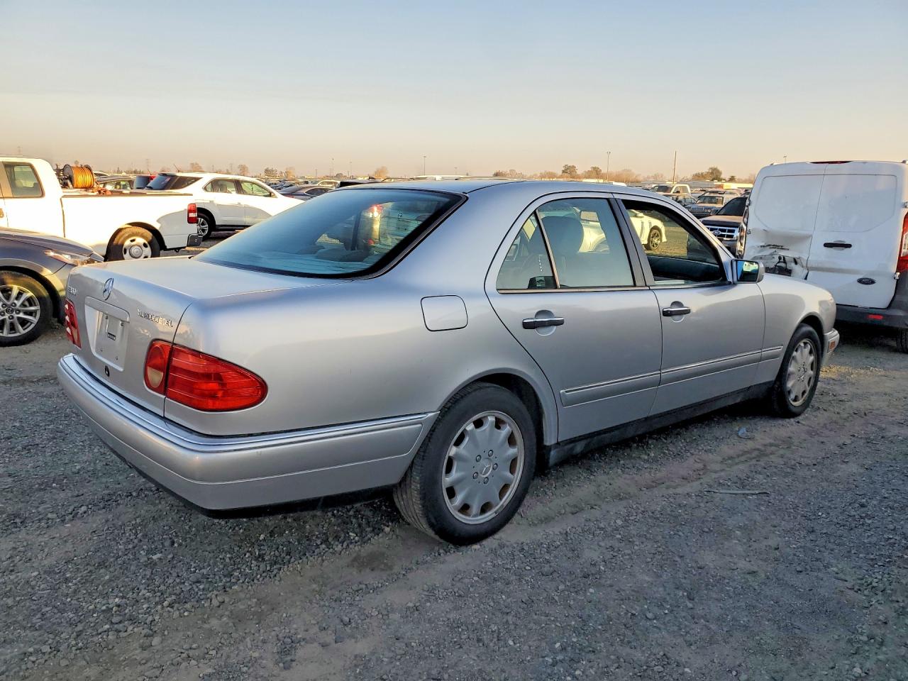 1999 Mercedes-benz E 300td Серебряный vin: WDBJF25H9XA815703
