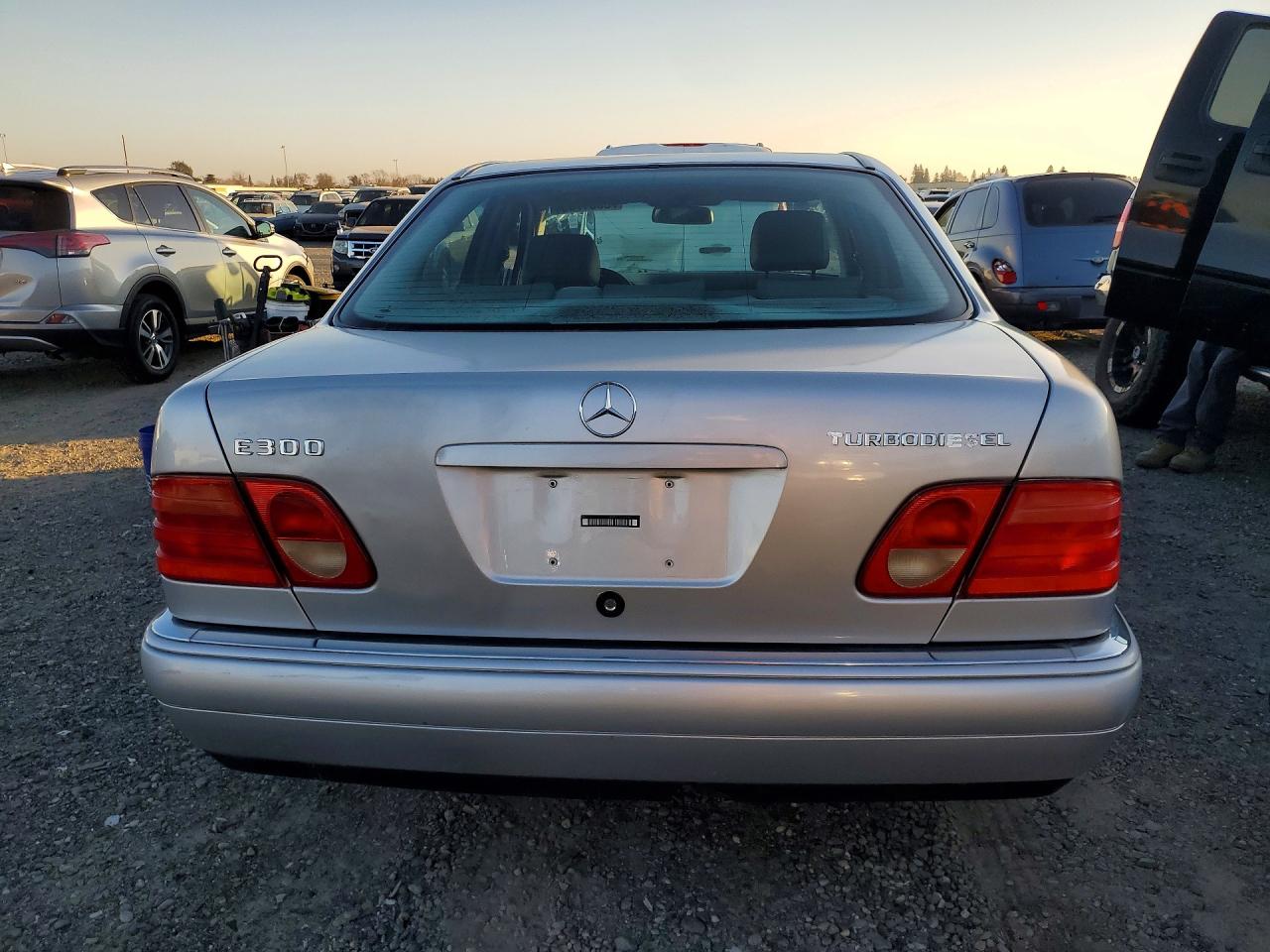 1999 Mercedes-benz E 300td Серебряный vin: WDBJF25H9XA815703