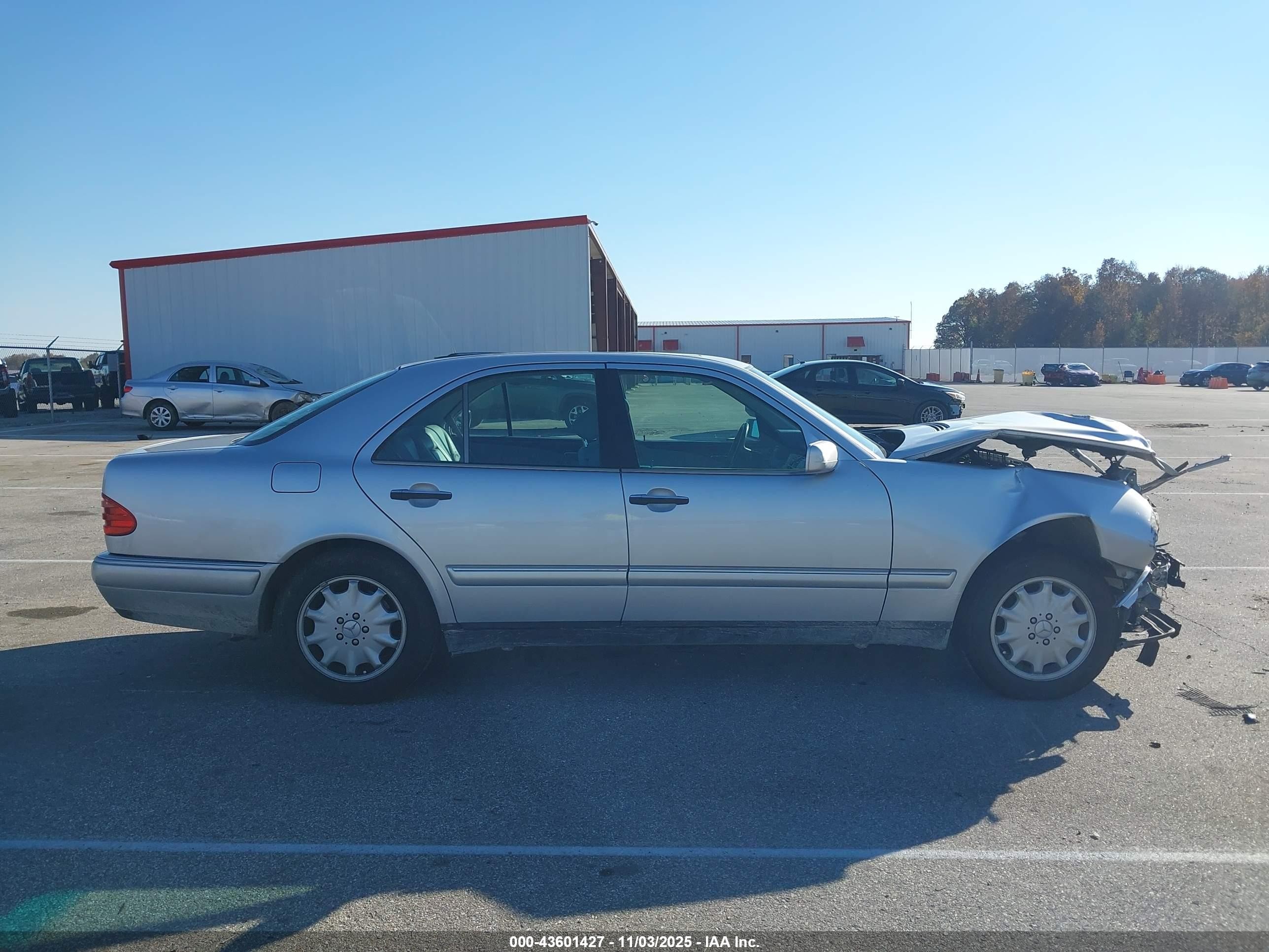 1999 Mercedes-benz E 300 Diesel   Silver vin: WDBJF25H9XA936571