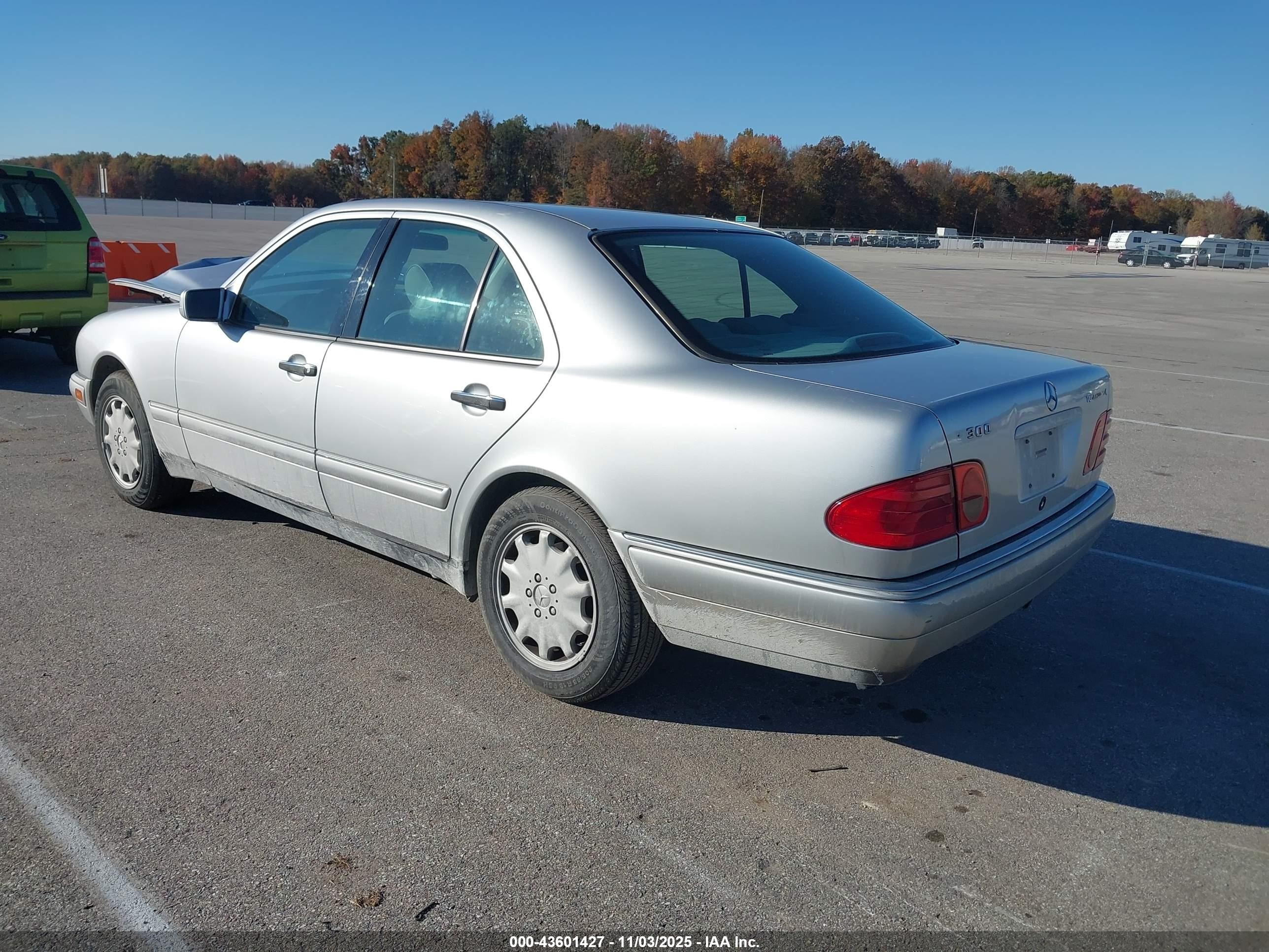 1999 Mercedes-benz E 300 Diesel   Silver vin: WDBJF25H9XA936571
