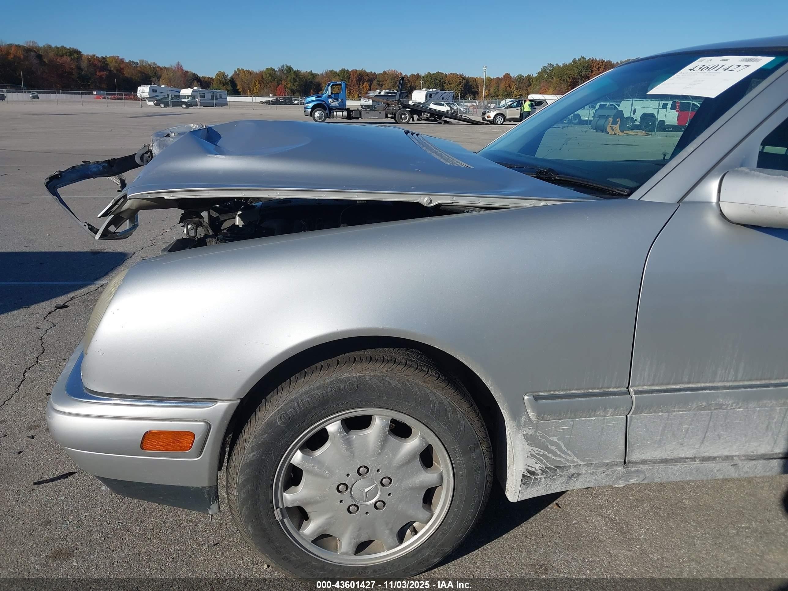 1999 Mercedes-benz E 300 Diesel   Silver vin: WDBJF25H9XA936571