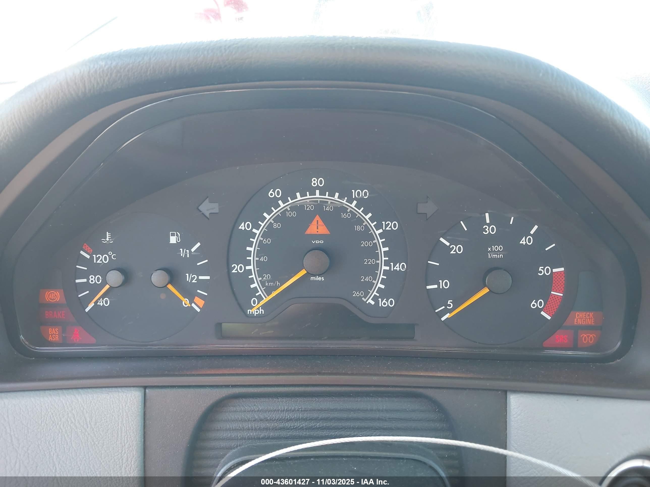 1999 Mercedes-benz E 300 Diesel   Silver vin: WDBJF25H9XA936571