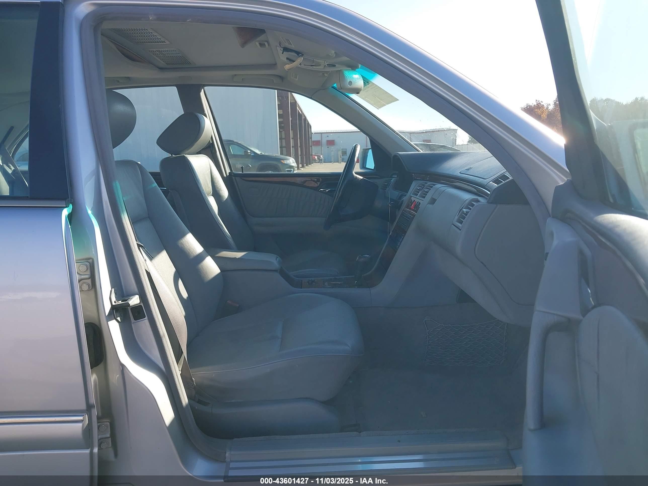 1999 Mercedes-benz E 300 Diesel   Silver vin: WDBJF25H9XA936571