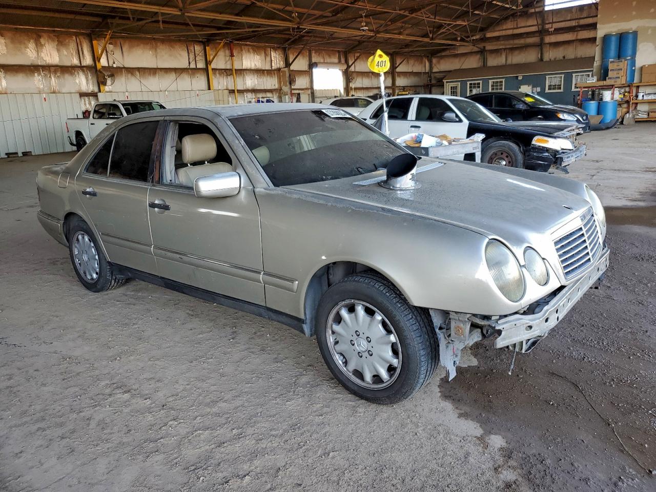 1999 Mercedes-benz E 300td Gold vin: WDBJF25H9XA941673