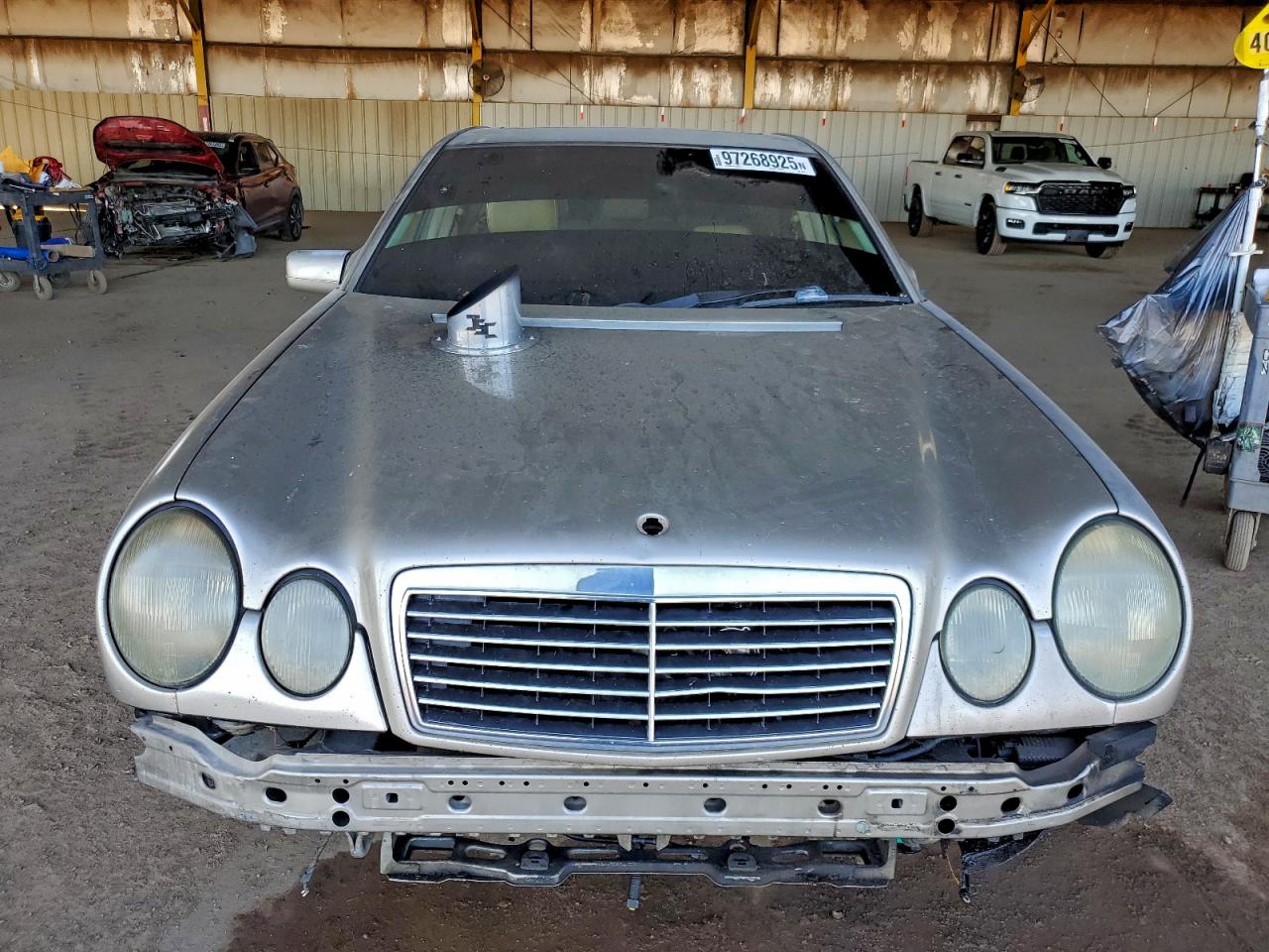 1999 Mercedes-benz E 300td Gold vin: WDBJF25H9XA941673