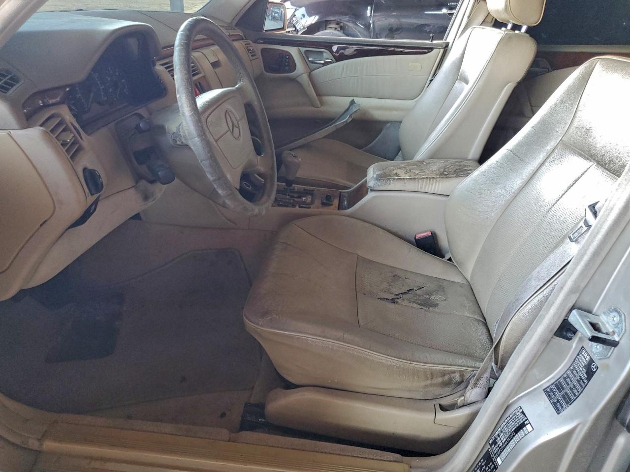 1999 Mercedes-benz E 300td Gold vin: WDBJF25H9XA941673
