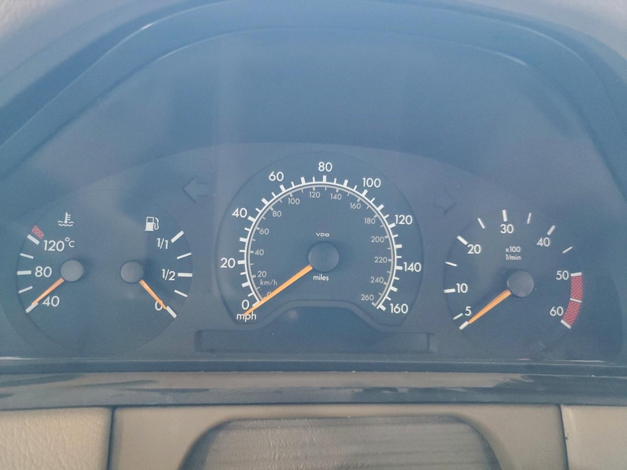 1999 Mercedes-benz E 300td Gold vin: WDBJF25H9XA941673