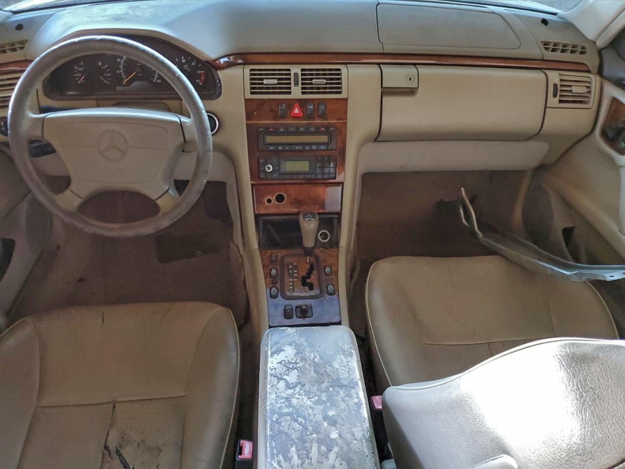 1999 Mercedes-benz E 300td Gold vin: WDBJF25H9XA941673