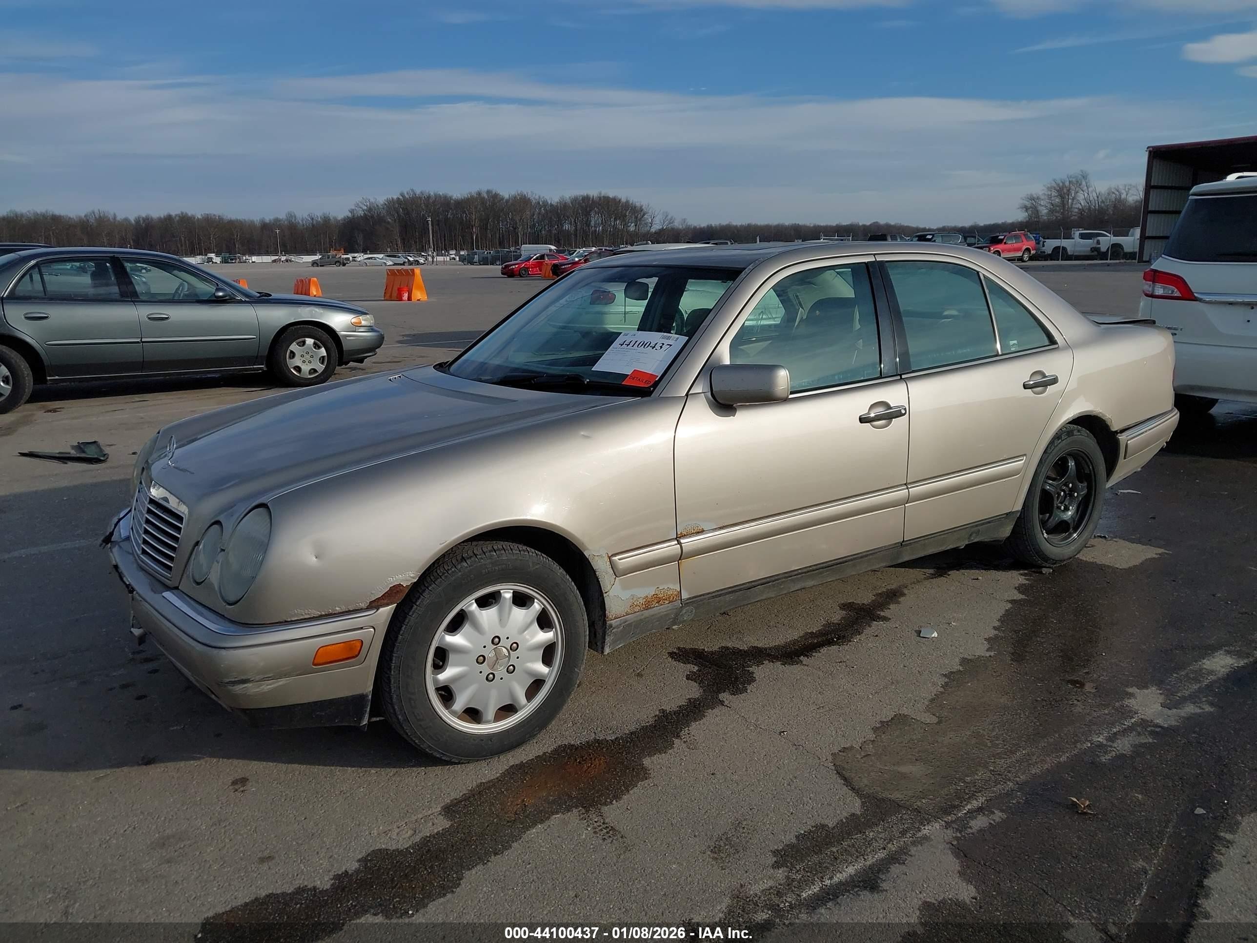 1999 Mercedes-benz E 300 Diesel   Gold vin: WDBJF25HXXA834499