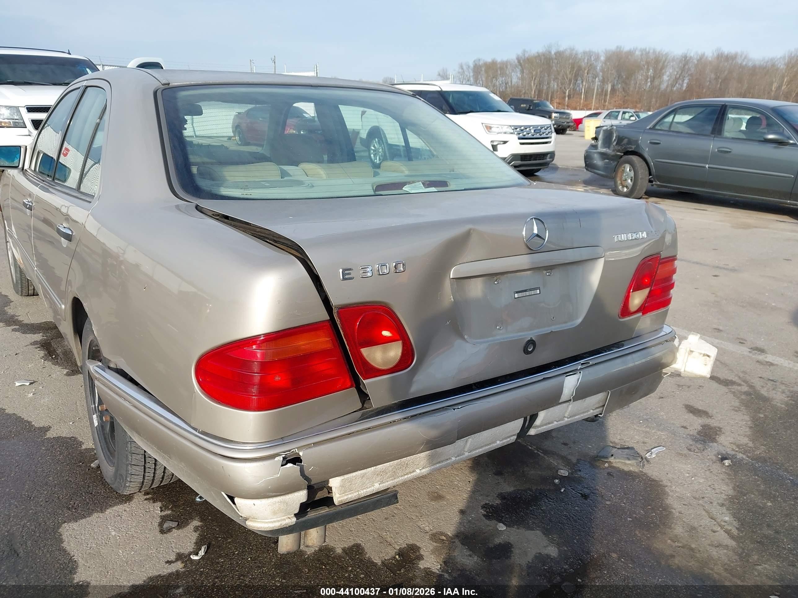 1999 Mercedes-benz E 300 Diesel   Gold vin: WDBJF25HXXA834499
