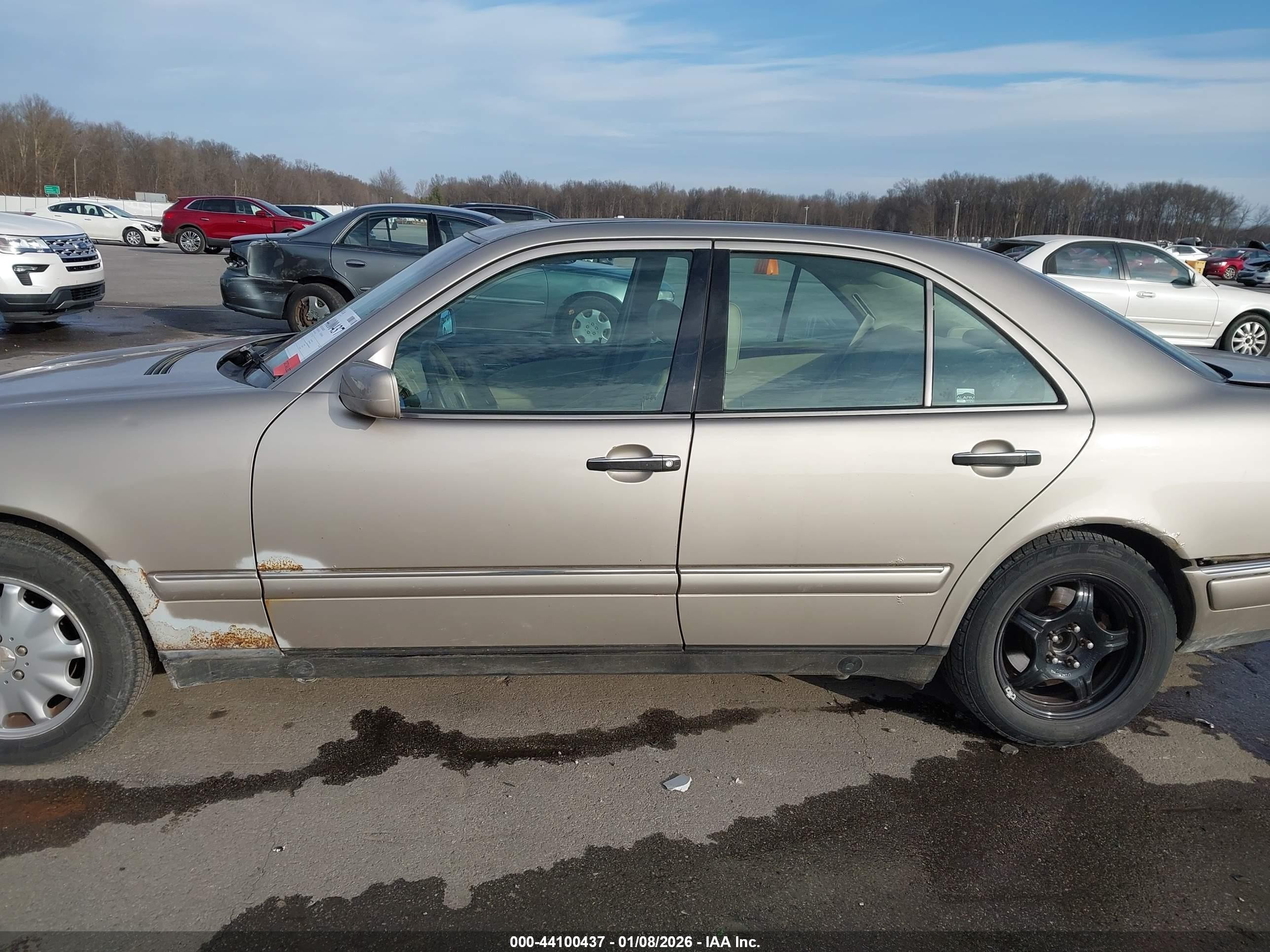1999 Mercedes-benz E 300 Diesel   Gold vin: WDBJF25HXXA834499