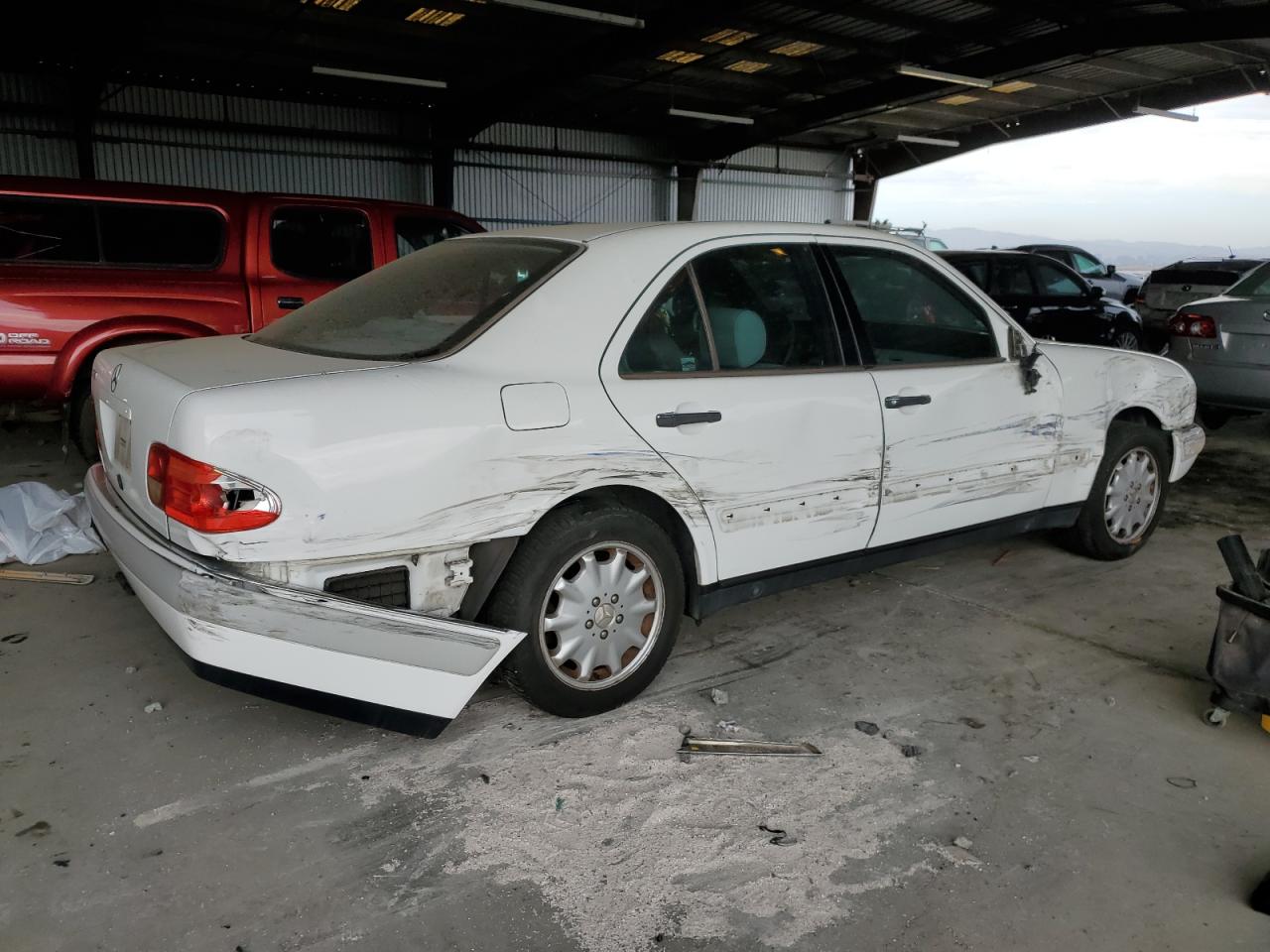 1997 Mercedes-benz E 320 White vin: WDBJF55F0VA401089