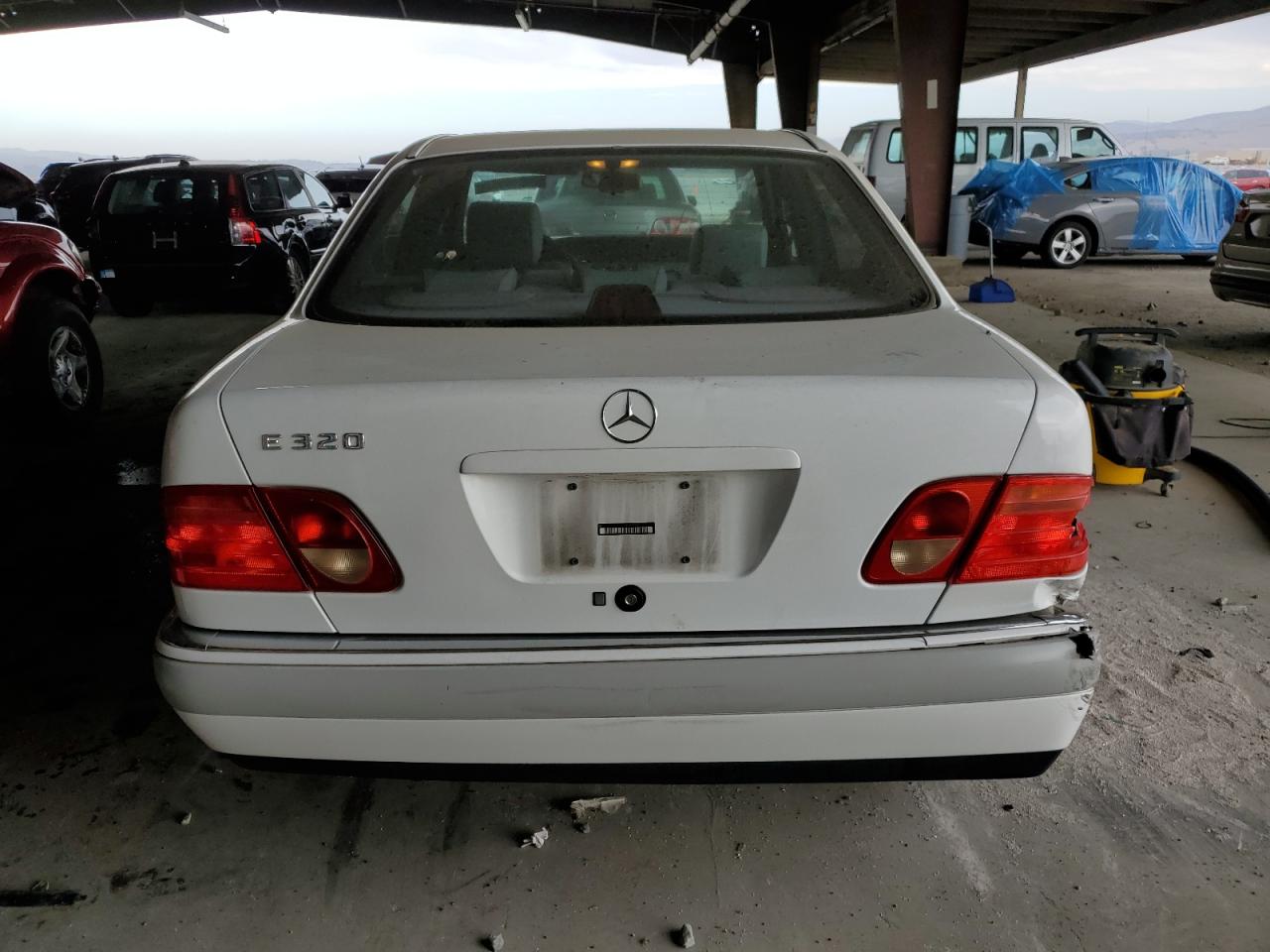 1997 Mercedes-benz E 320 White vin: WDBJF55F0VA401089