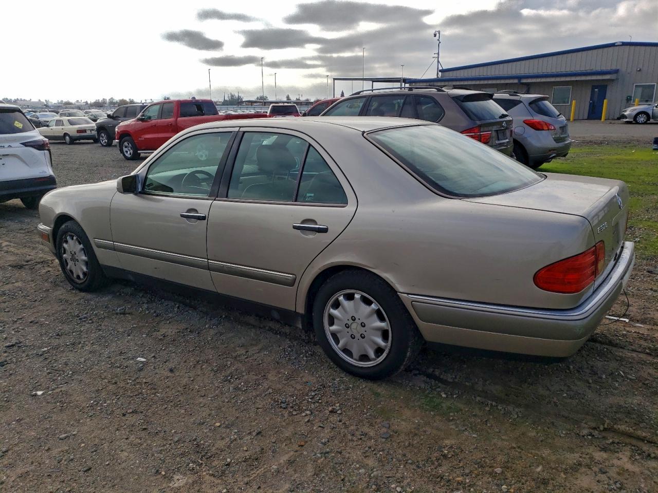 1997 Mercedes-benz E 320 Tan vin: WDBJF55F0VA432679