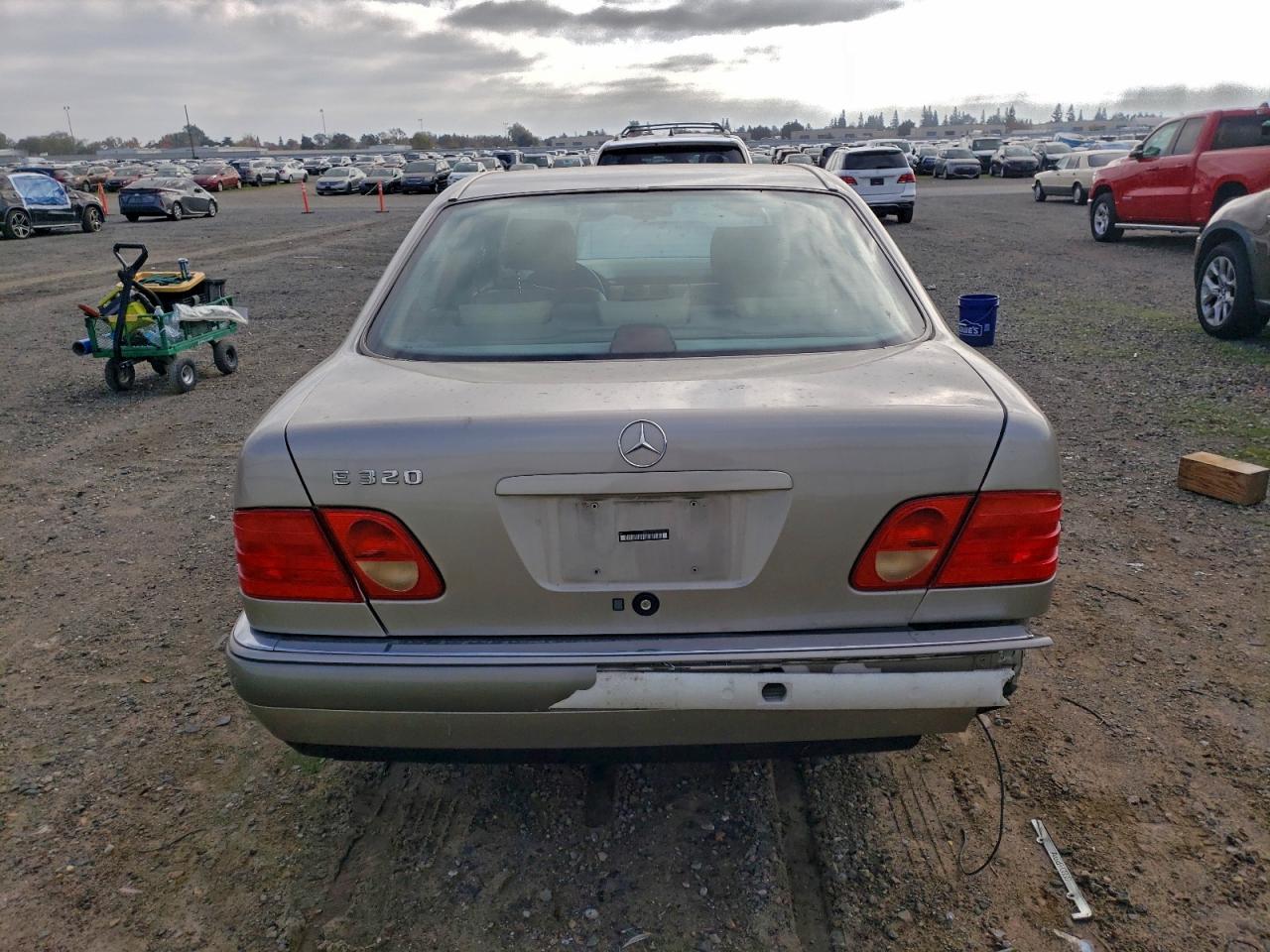 1997 Mercedes-benz E 320 Tan vin: WDBJF55F0VA432679