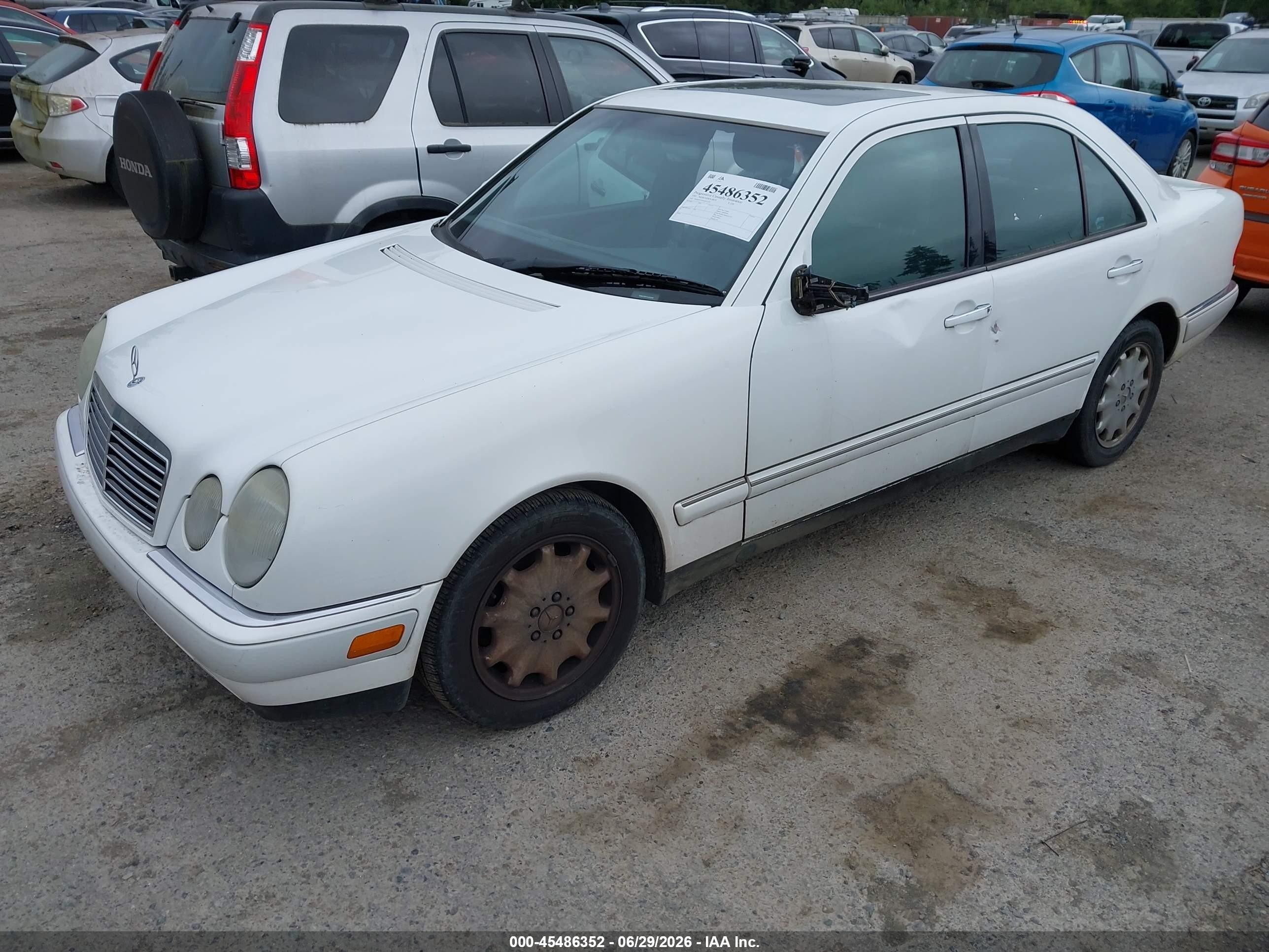 1997 Mercedes-benz E 320   White vin: WDBJF55F0VJ032220