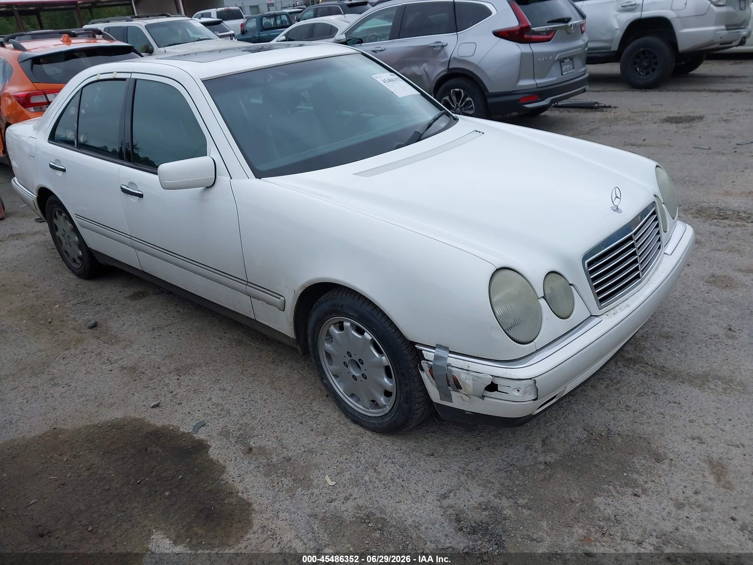 1997 Mercedes-benz E 320   White vin: WDBJF55F0VJ032220