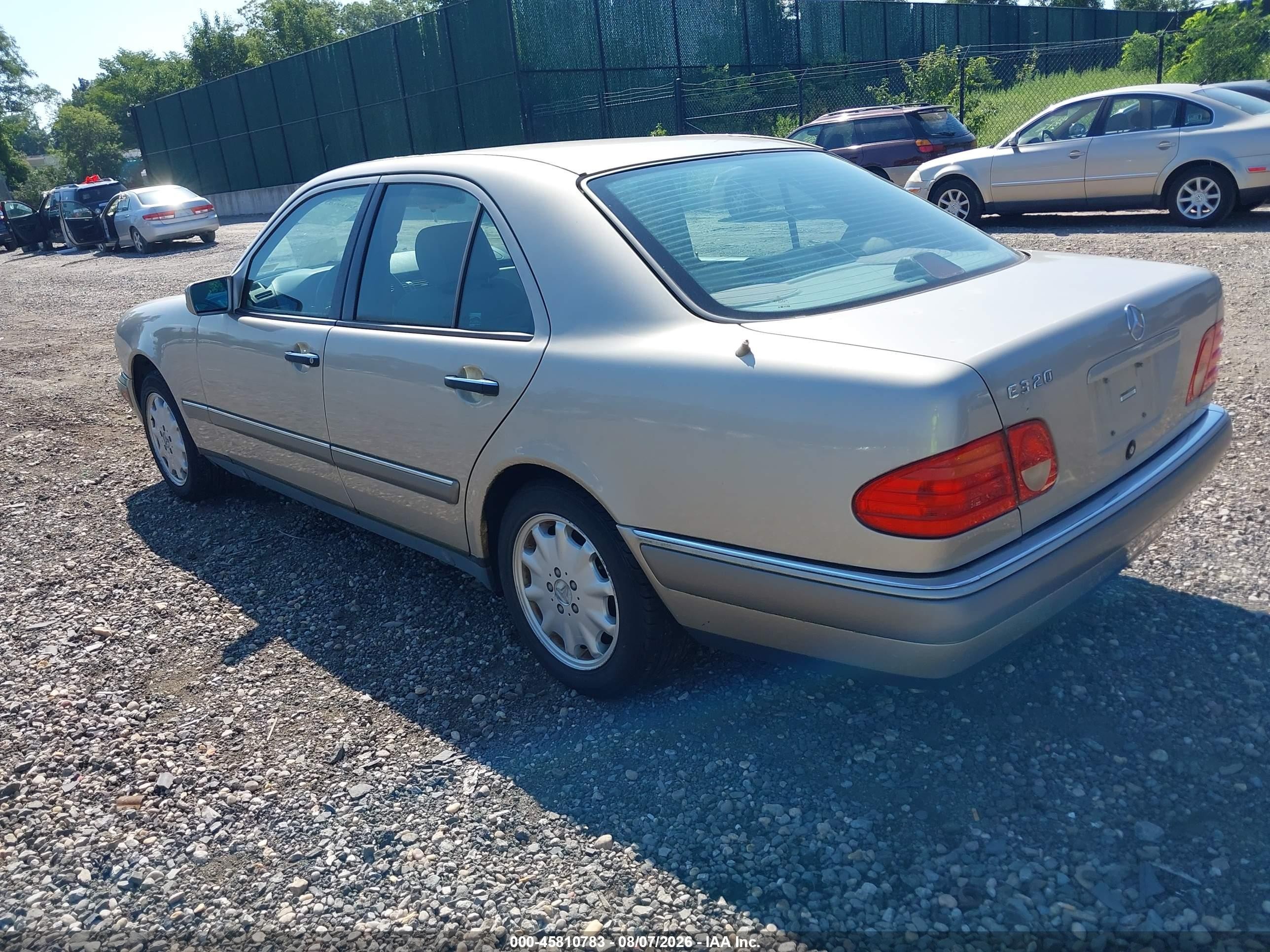 1996 Mercedes-benz E 320 Gold vin: WDBJF55F2TJ019367