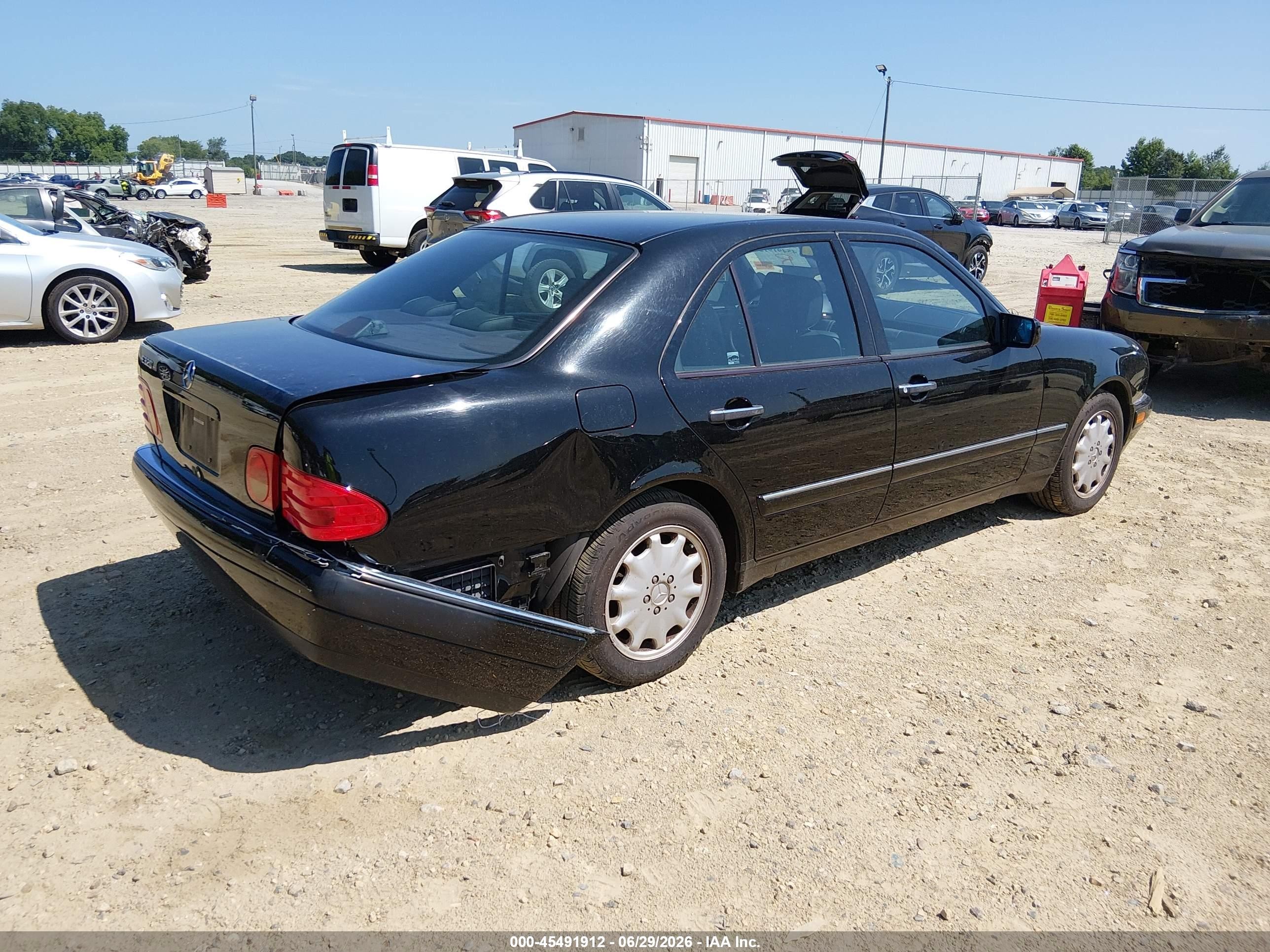 1997 Mercedes-benz E 320   Black vin: WDBJF55F2VA333331