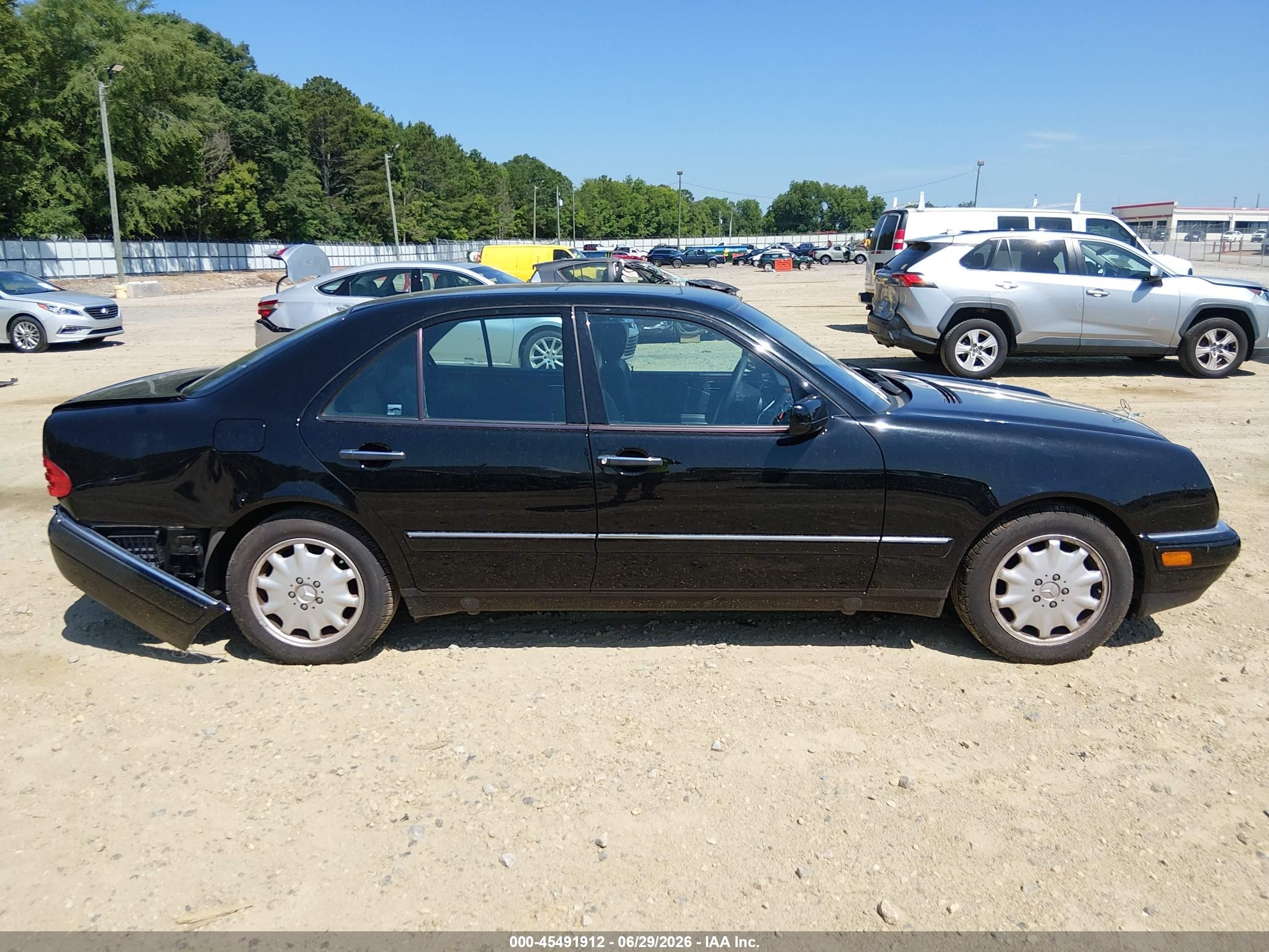 1997 Mercedes-benz E 320   Black vin: WDBJF55F2VA333331