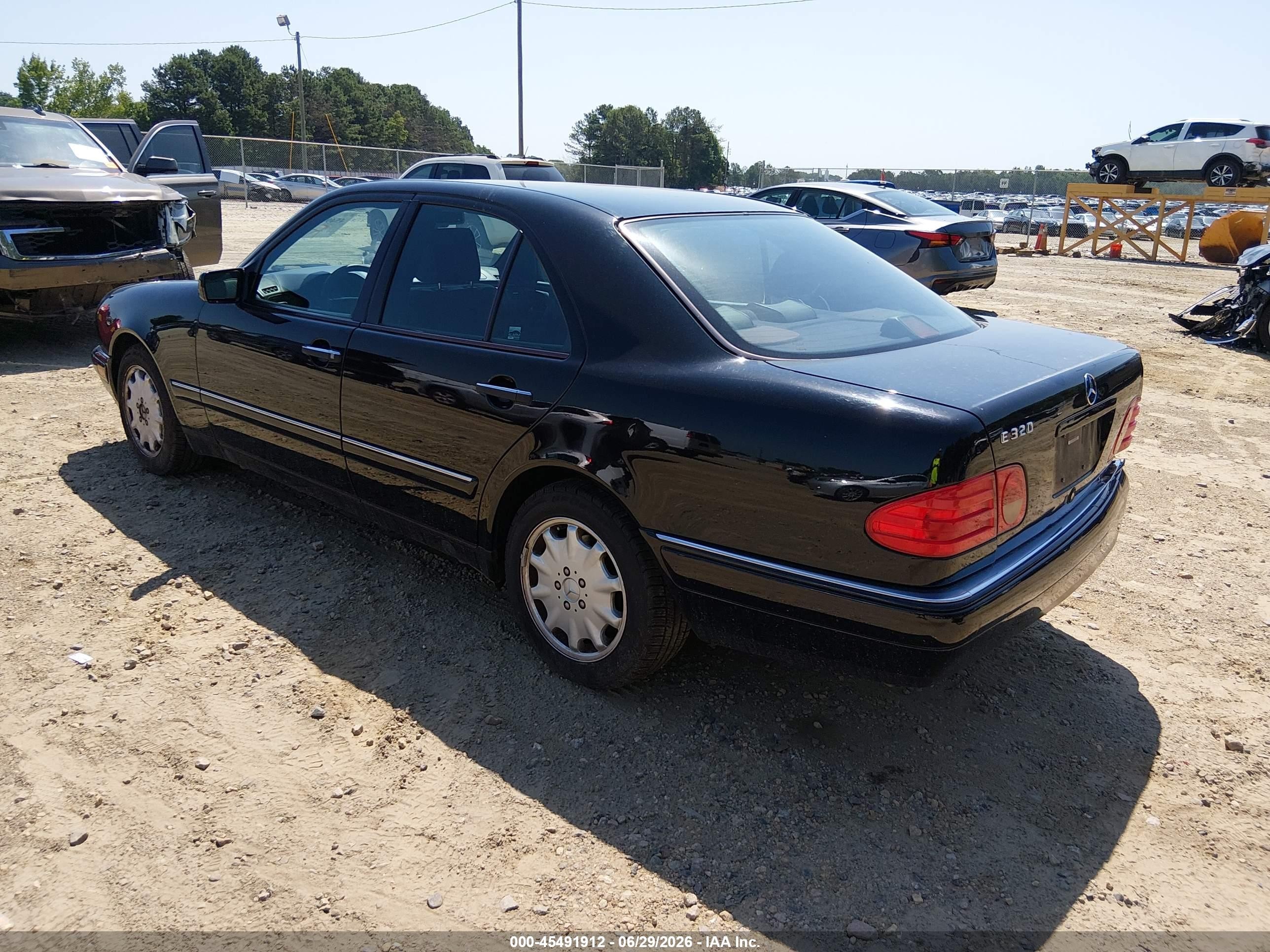 1997 Mercedes-benz E 320   Black vin: WDBJF55F2VA333331