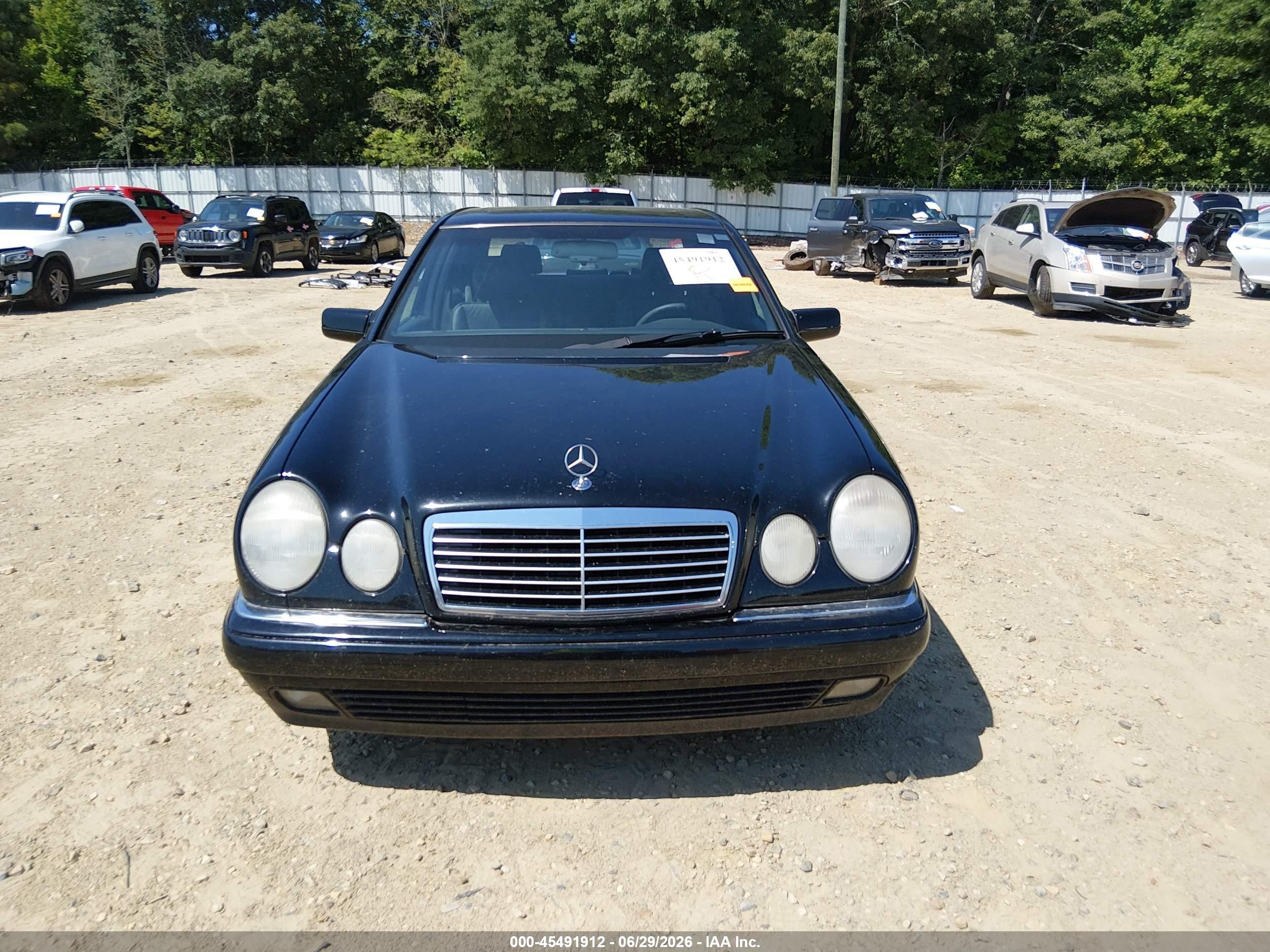 1997 Mercedes-benz E 320   Black vin: WDBJF55F2VA333331