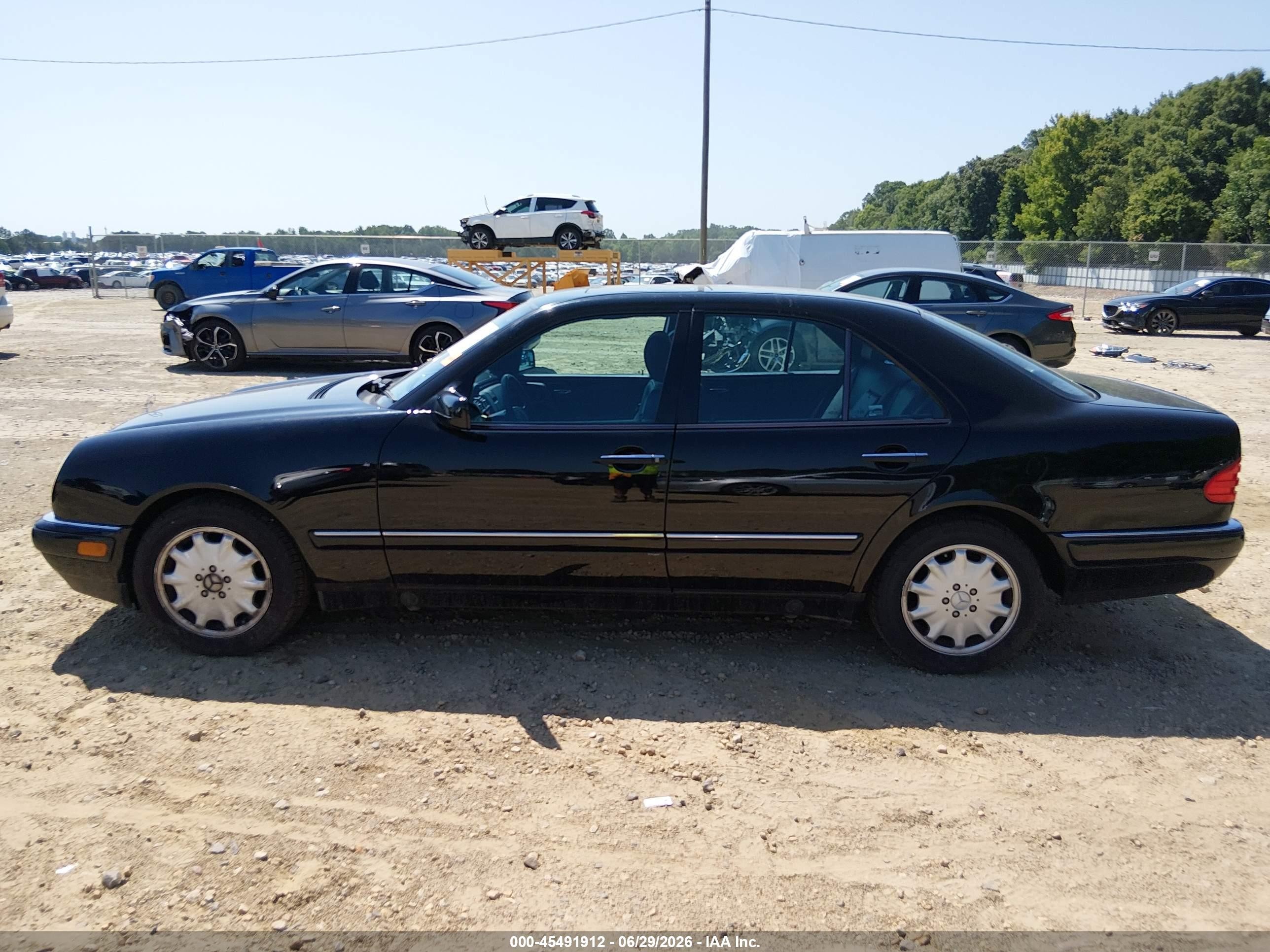 1997 Mercedes-benz E 320   Black vin: WDBJF55F2VA333331