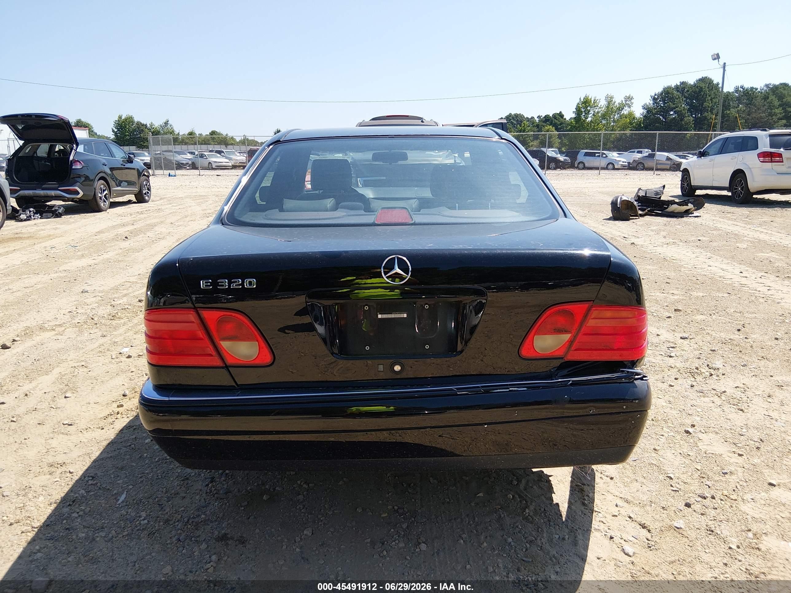 1997 Mercedes-benz E 320   Black vin: WDBJF55F2VA333331
