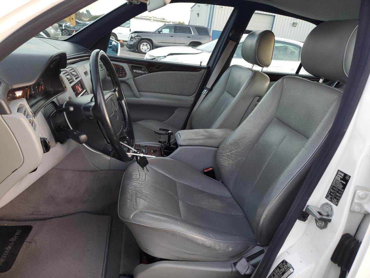 1997 Mercedes-benz E 320 White vin: WDBJF55F2VA361792