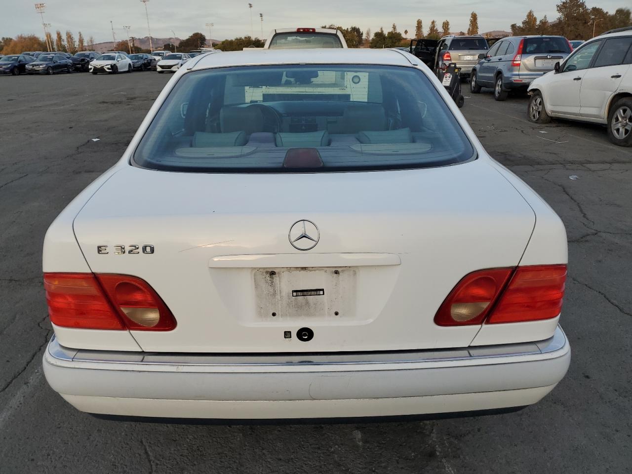 1997 Mercedes-benz E 320 White vin: WDBJF55F2VA361792