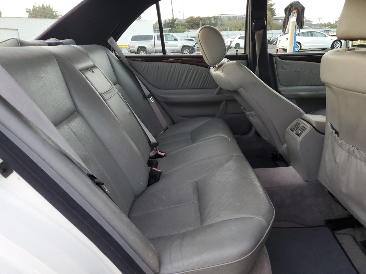 1997 Mercedes-benz E 320 White vin: WDBJF55F2VA361792
