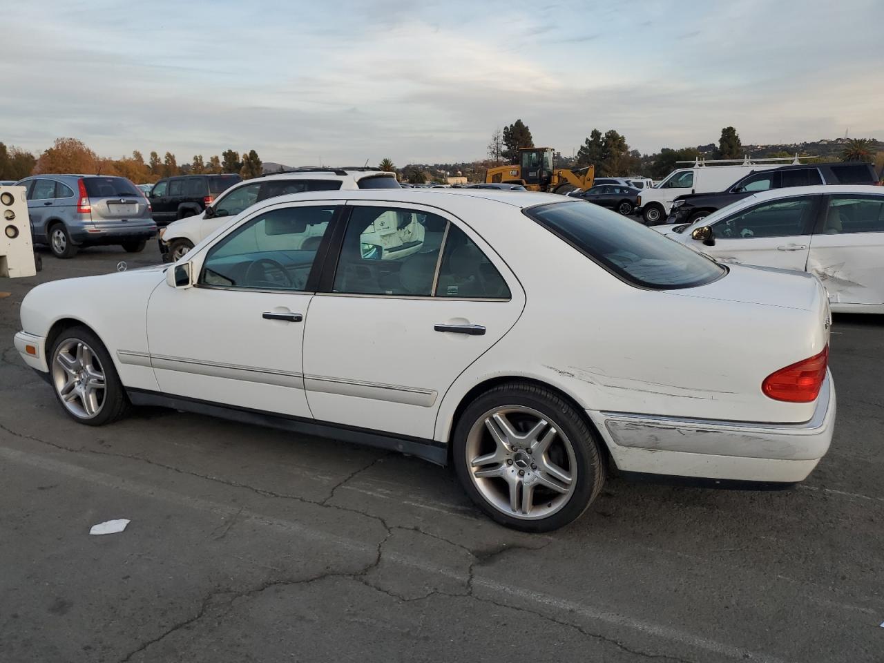 1997 Mercedes-benz E 320 White vin: WDBJF55F2VA361792