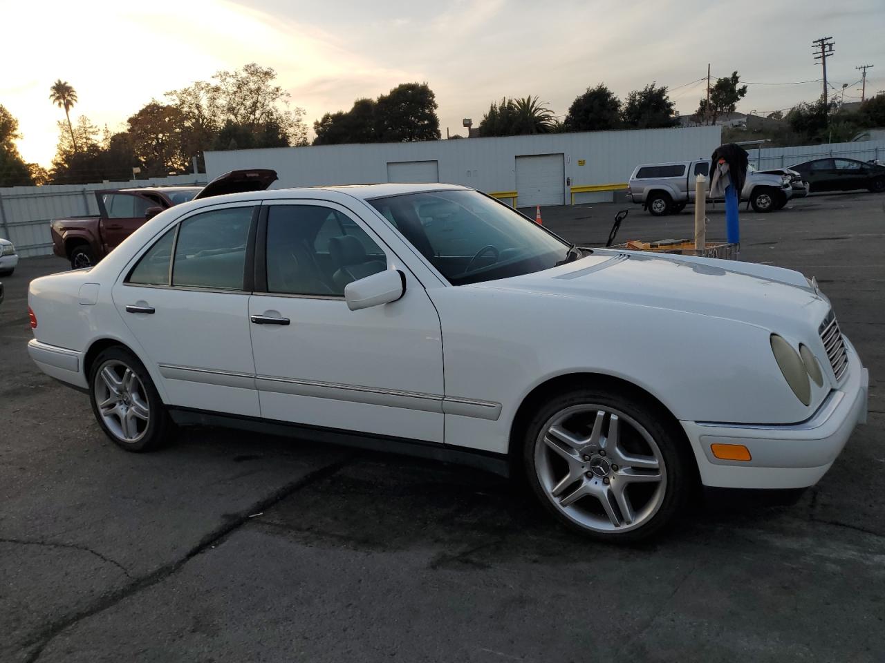 1997 Mercedes-benz E 320 White vin: WDBJF55F2VA361792